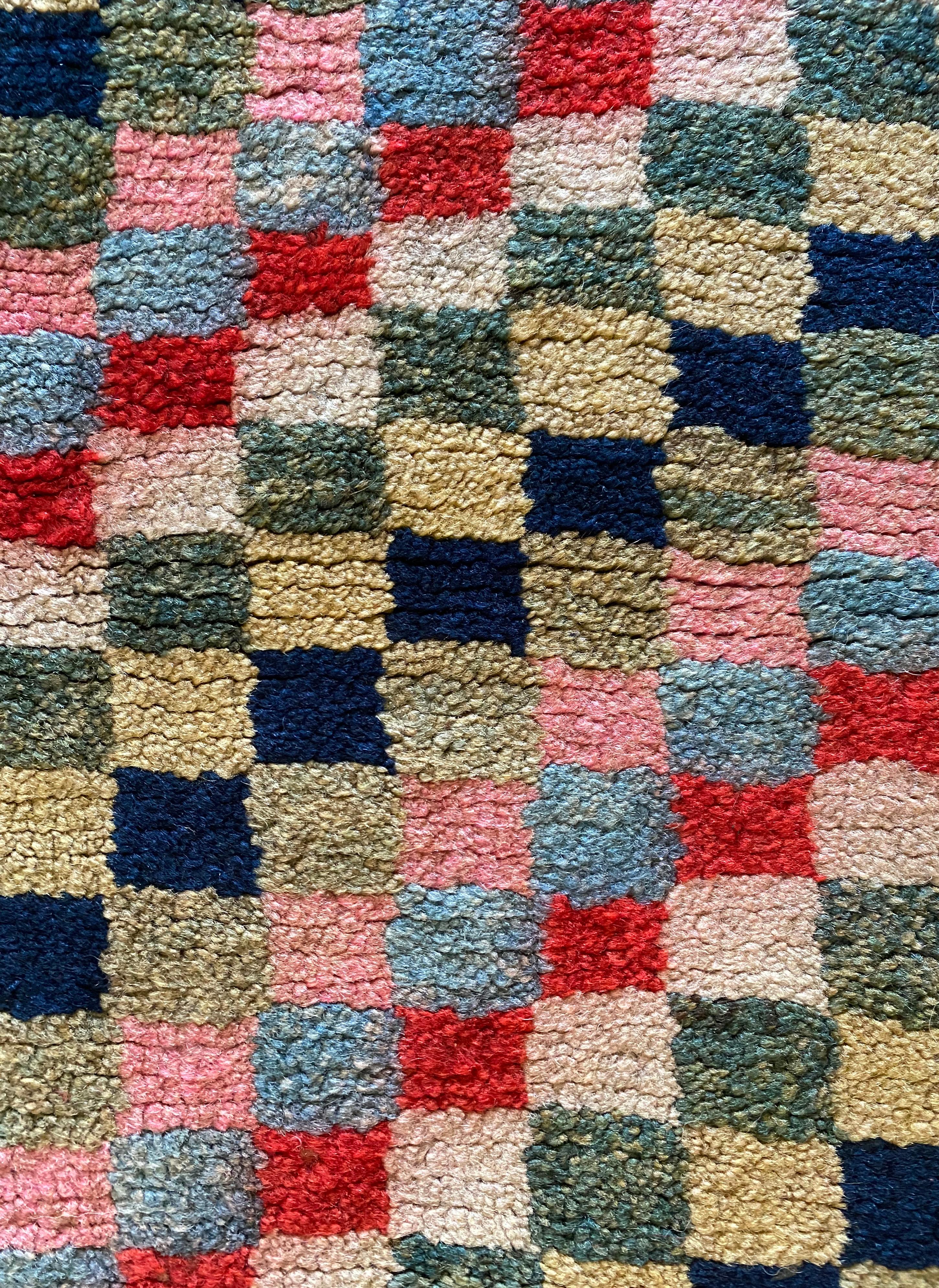20ième siècle Tapis tibétain ancien en damier, laine teintée naturellement, début du XXe siècle en vente