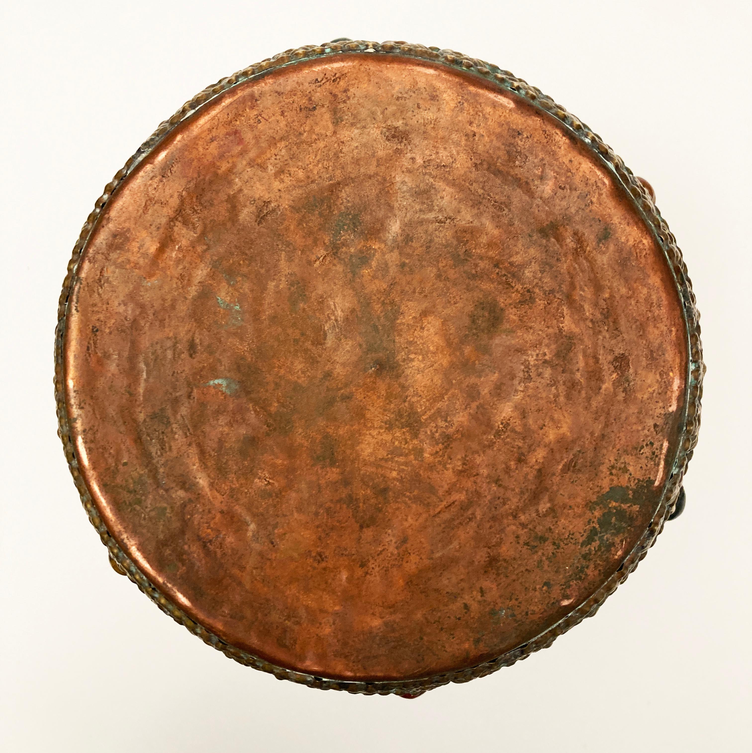 Vase tibétain ancien en cuivre, bronze et bronze, incrusté de pierres précieuses en vente 12