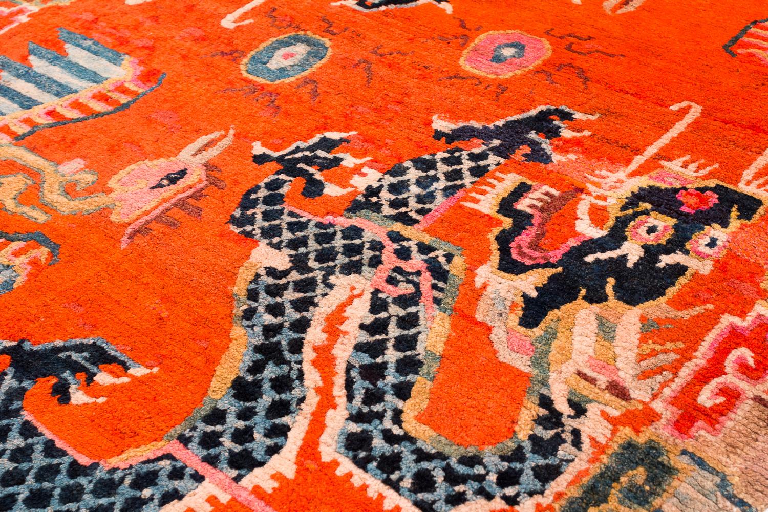 Tapis tibétain ancien en laine de Khaden fait à la main avec bordure de nuages en vente 3