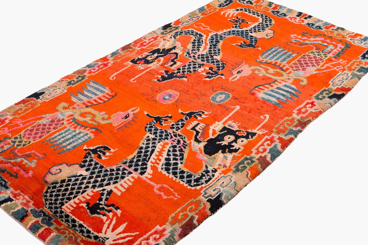 Tibétain Tapis tibétain ancien en laine de Khaden fait à la main avec bordure de nuages en vente