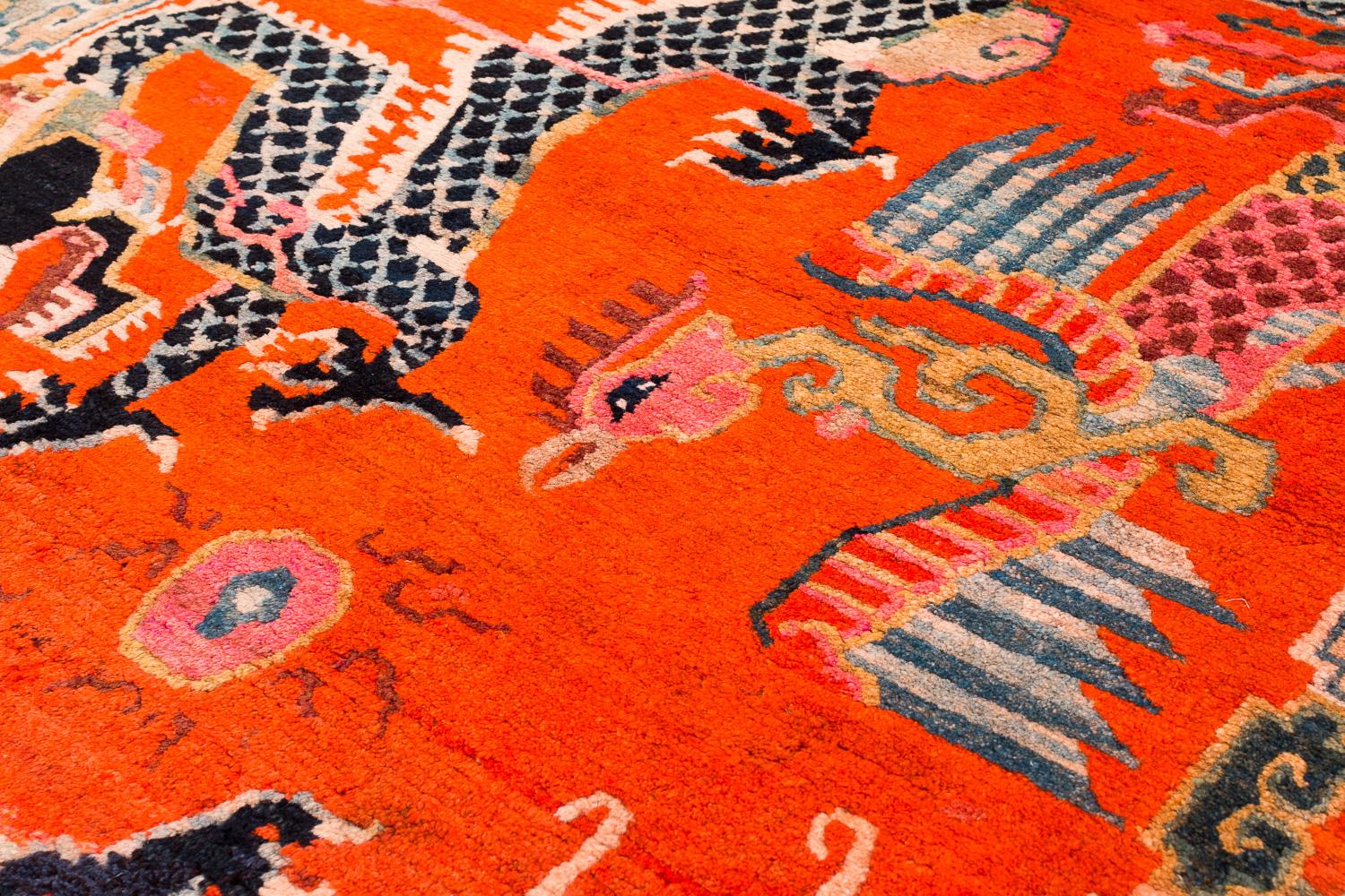 Tapis tibétain ancien en laine de Khaden fait à la main avec bordure de nuages en vente 1