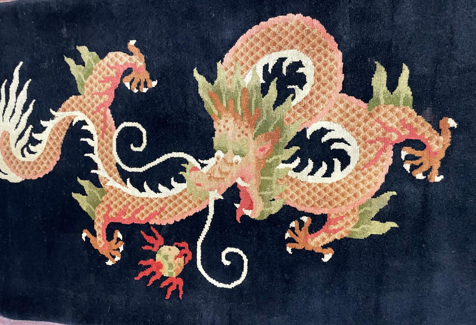 Antiker tibetischer orientalischer Drachen-Teppich,  WIE BESEHEN (Wolle) im Angebot