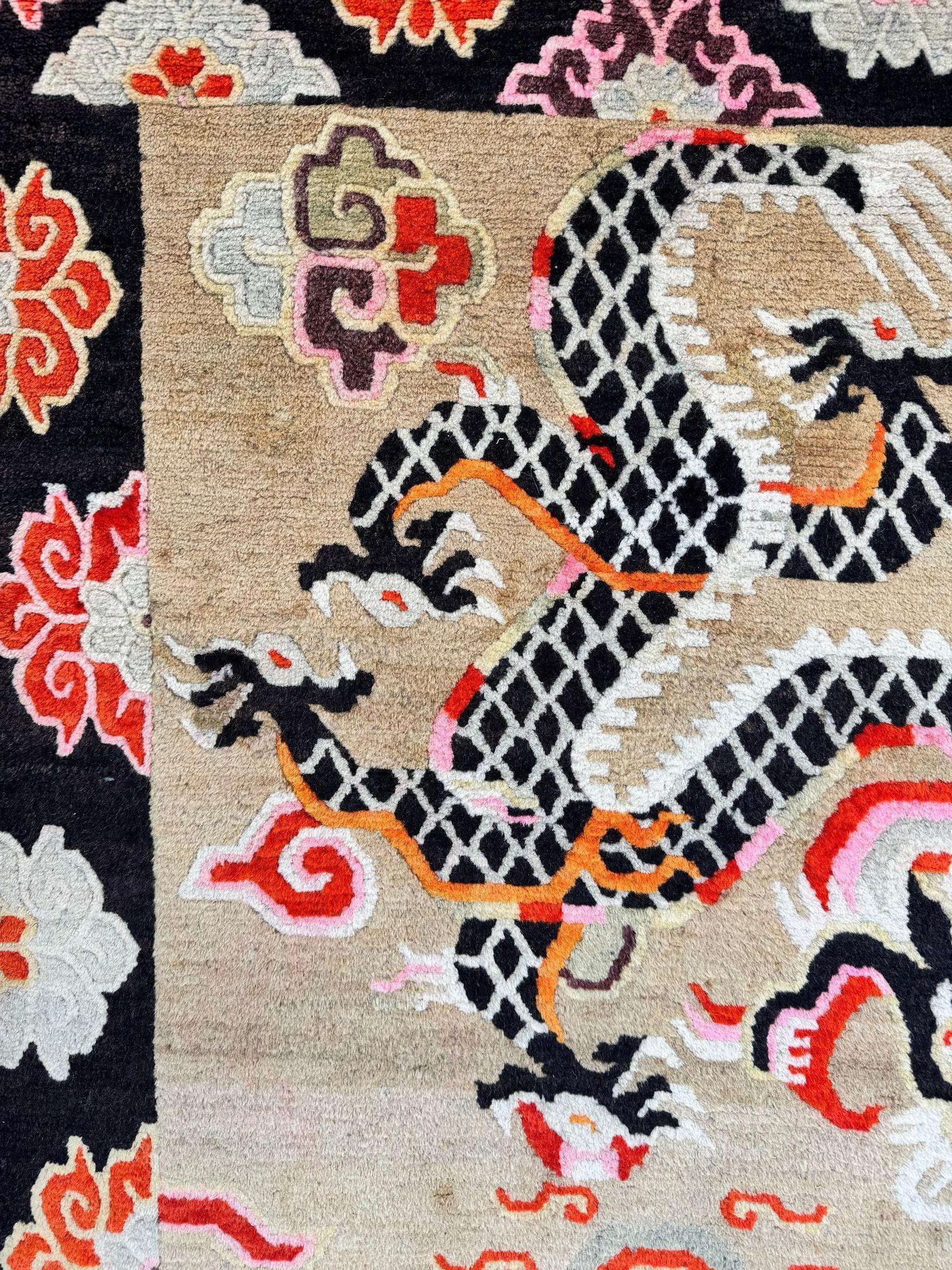 Tapis tibétain ancien de 1,73 m x 0,88 m en vente 7