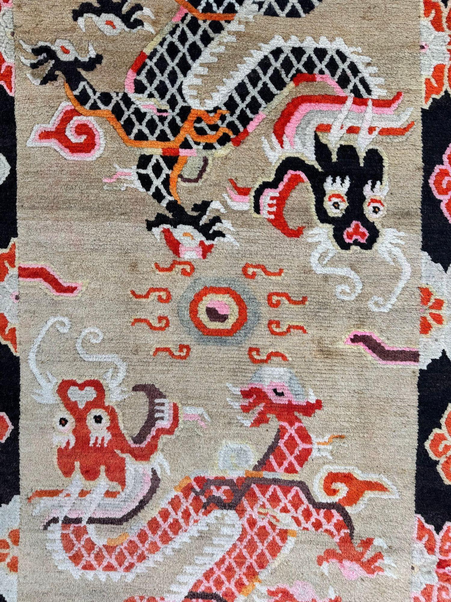 Tapis tibétain ancien de 1,73 m x 0,88 m en vente 8