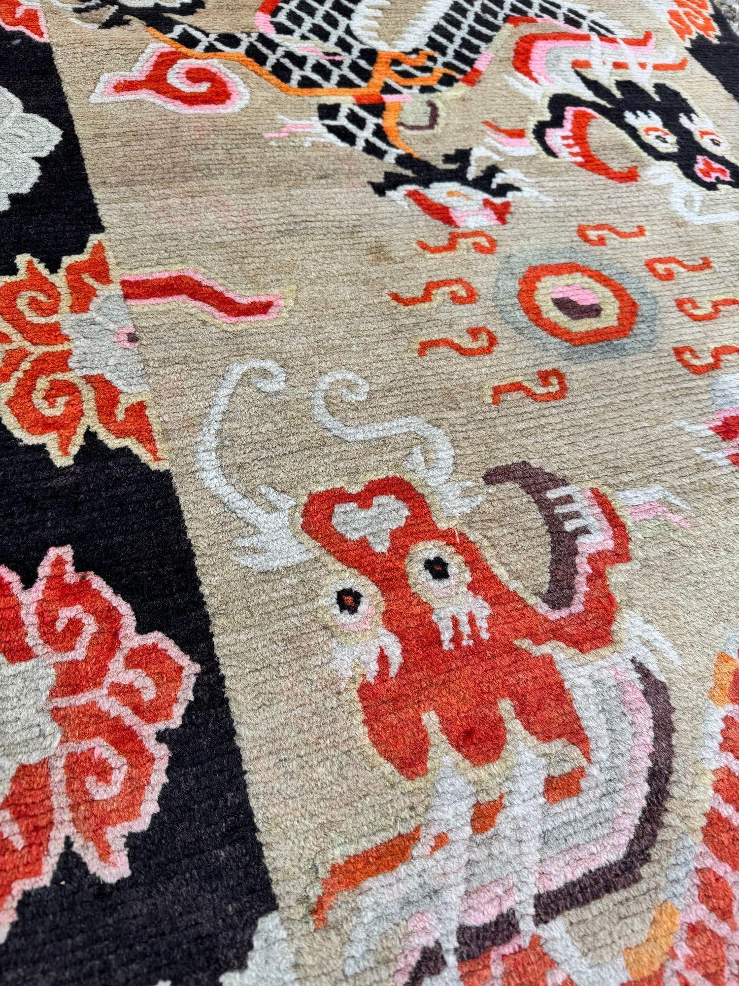 Tapis tibétain ancien de 1,73 m x 0,88 m en vente 9