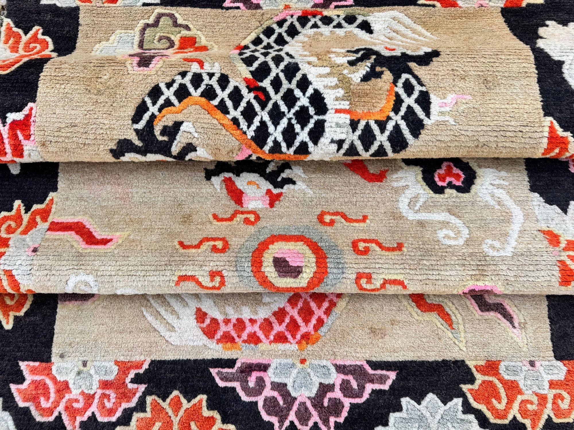 Tapis tibétain ancien de 1,73 m x 0,88 m en vente 10