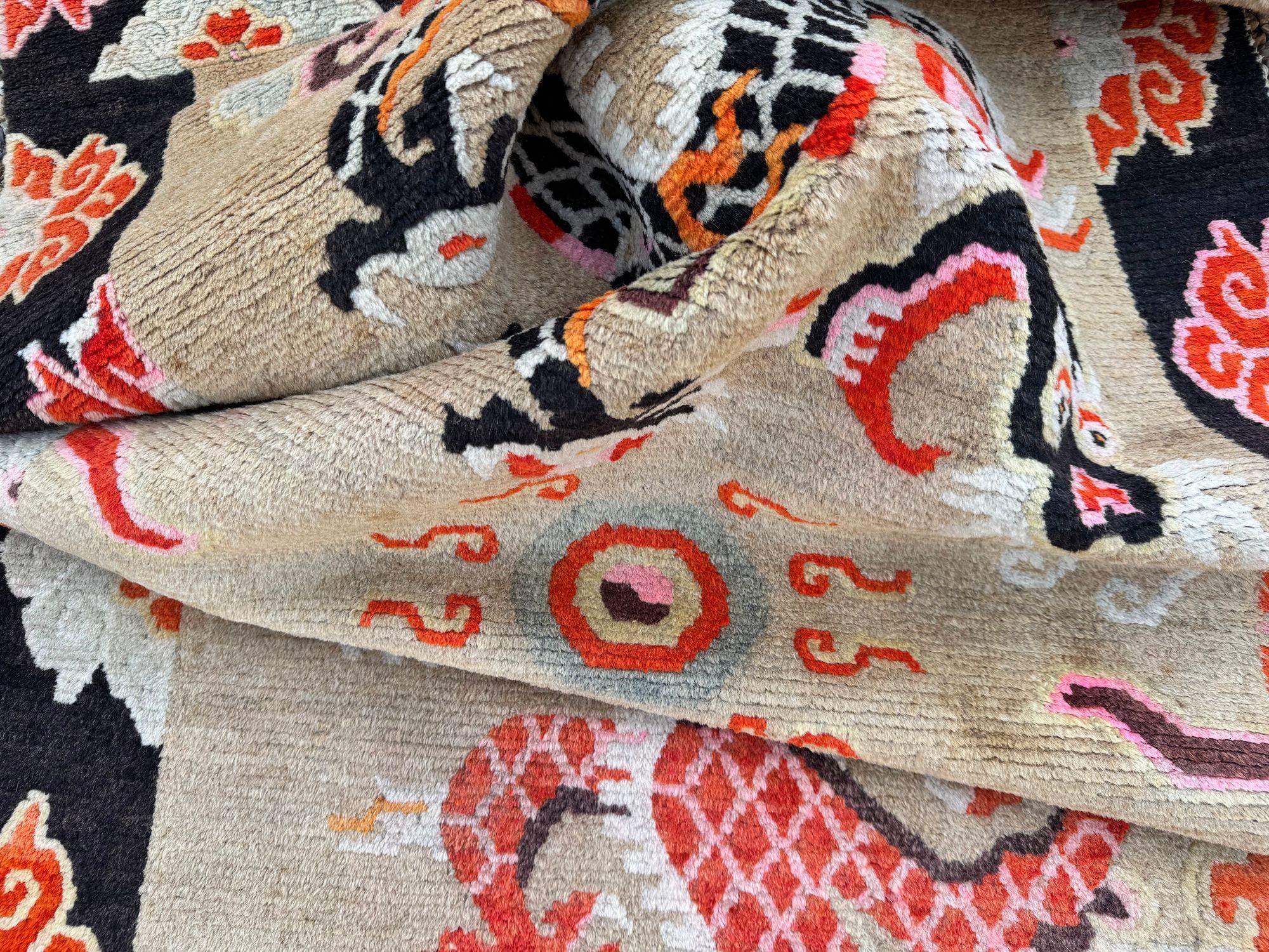 Tapis tibétain ancien de 1,73 m x 0,88 m en vente 11