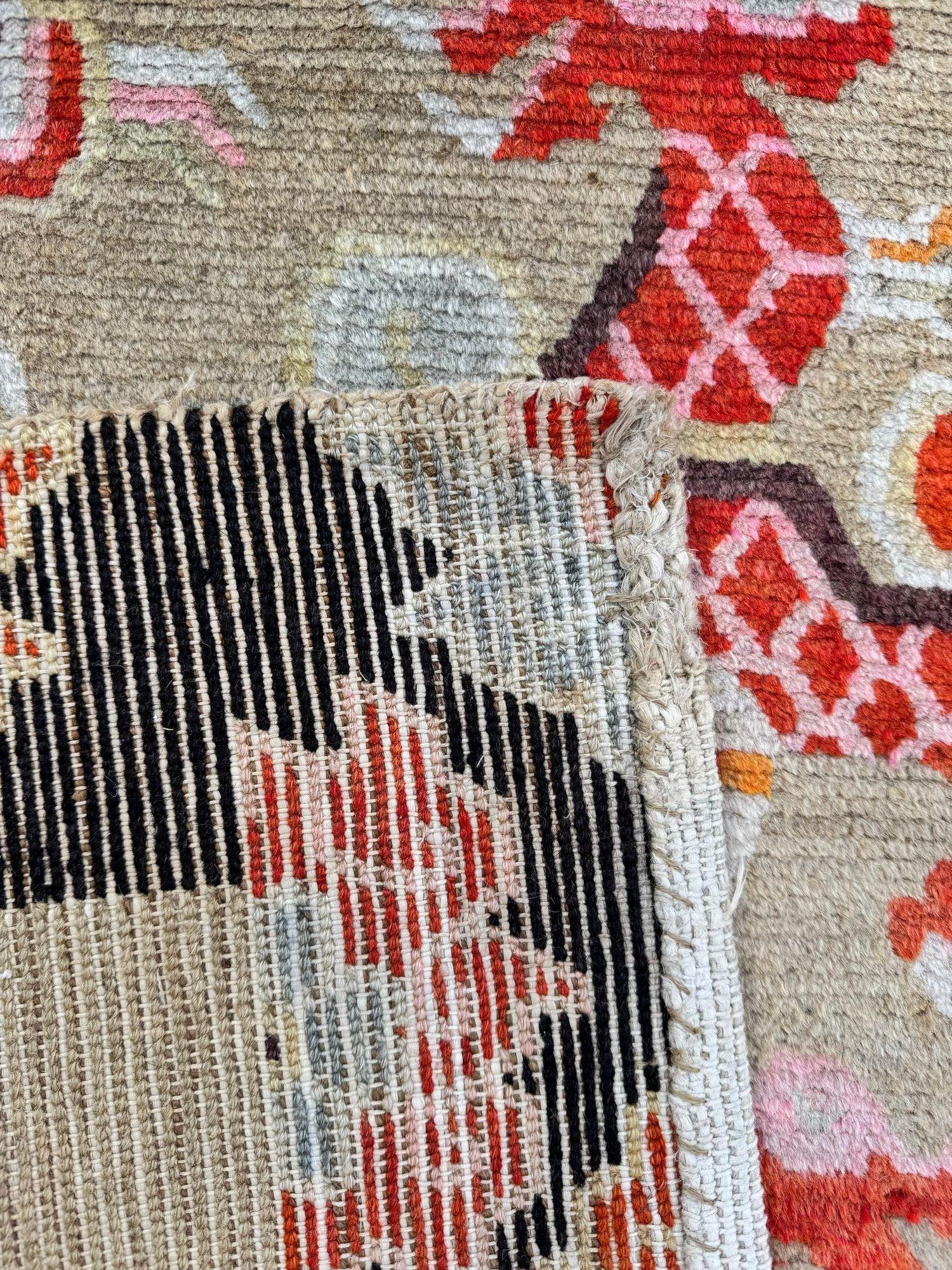 Tapis tibétain ancien de 1,73 m x 0,88 m en vente 12