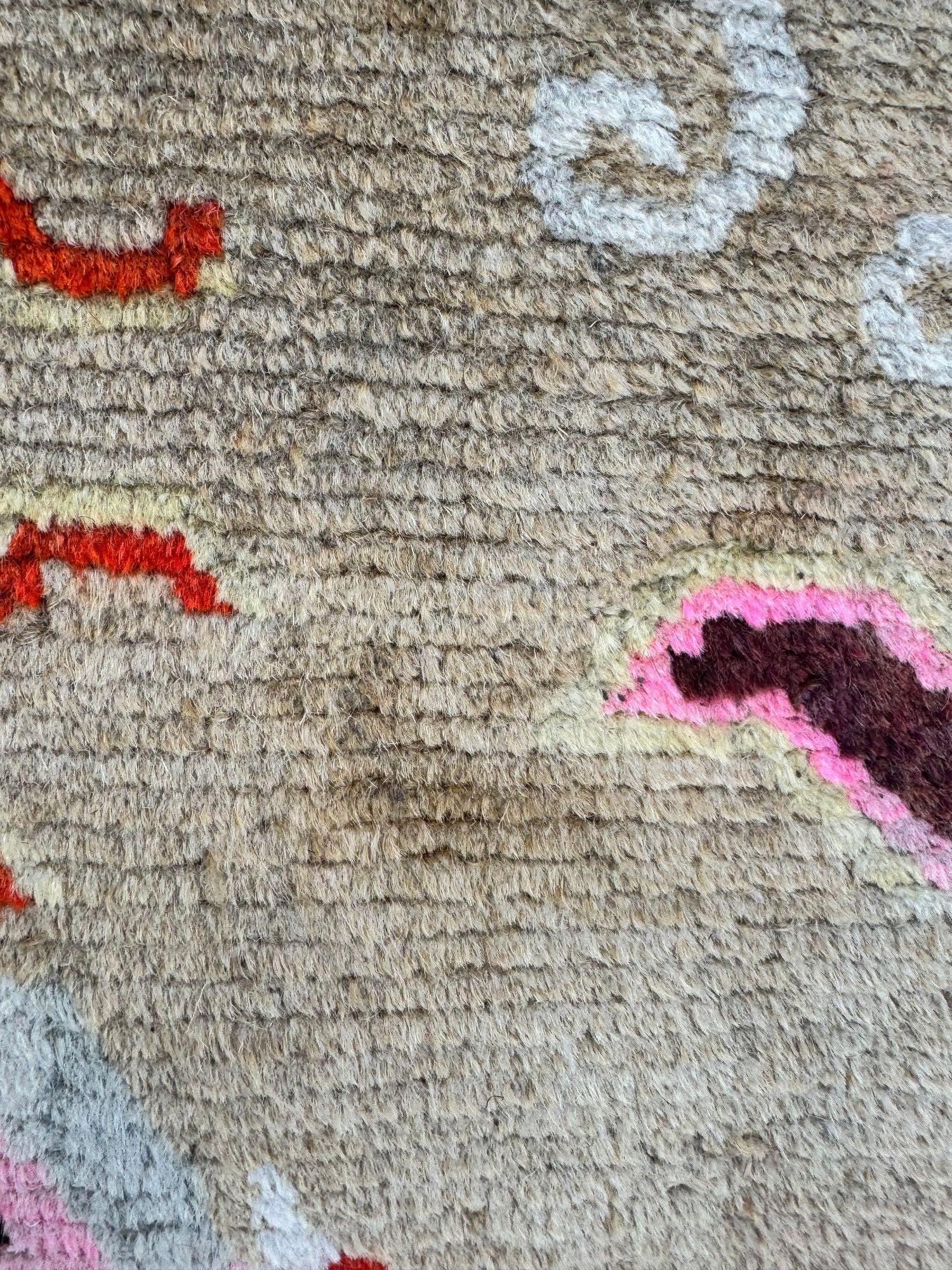 Tapis tibétain ancien de 1,73 m x 0,88 m en vente 14