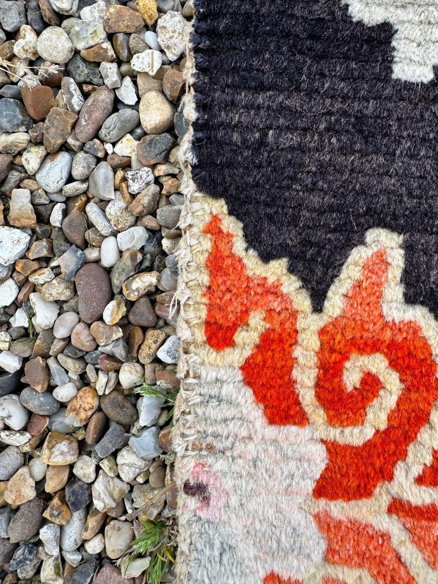 Tapis tibétain ancien de 1,73 m x 0,88 m en vente 15