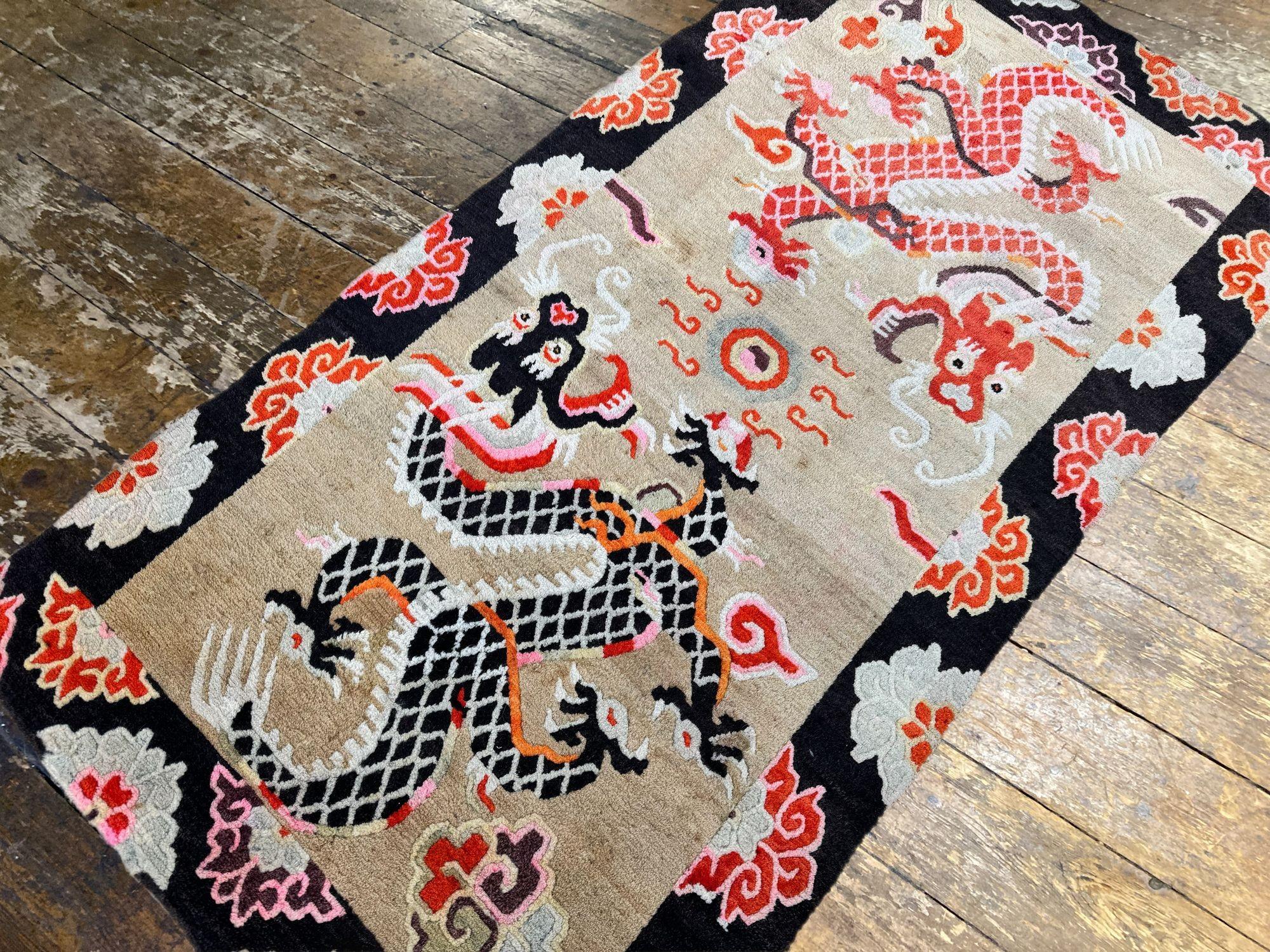 Tapis tibétain ancien de 1,73 m x 0,88 m en vente 1