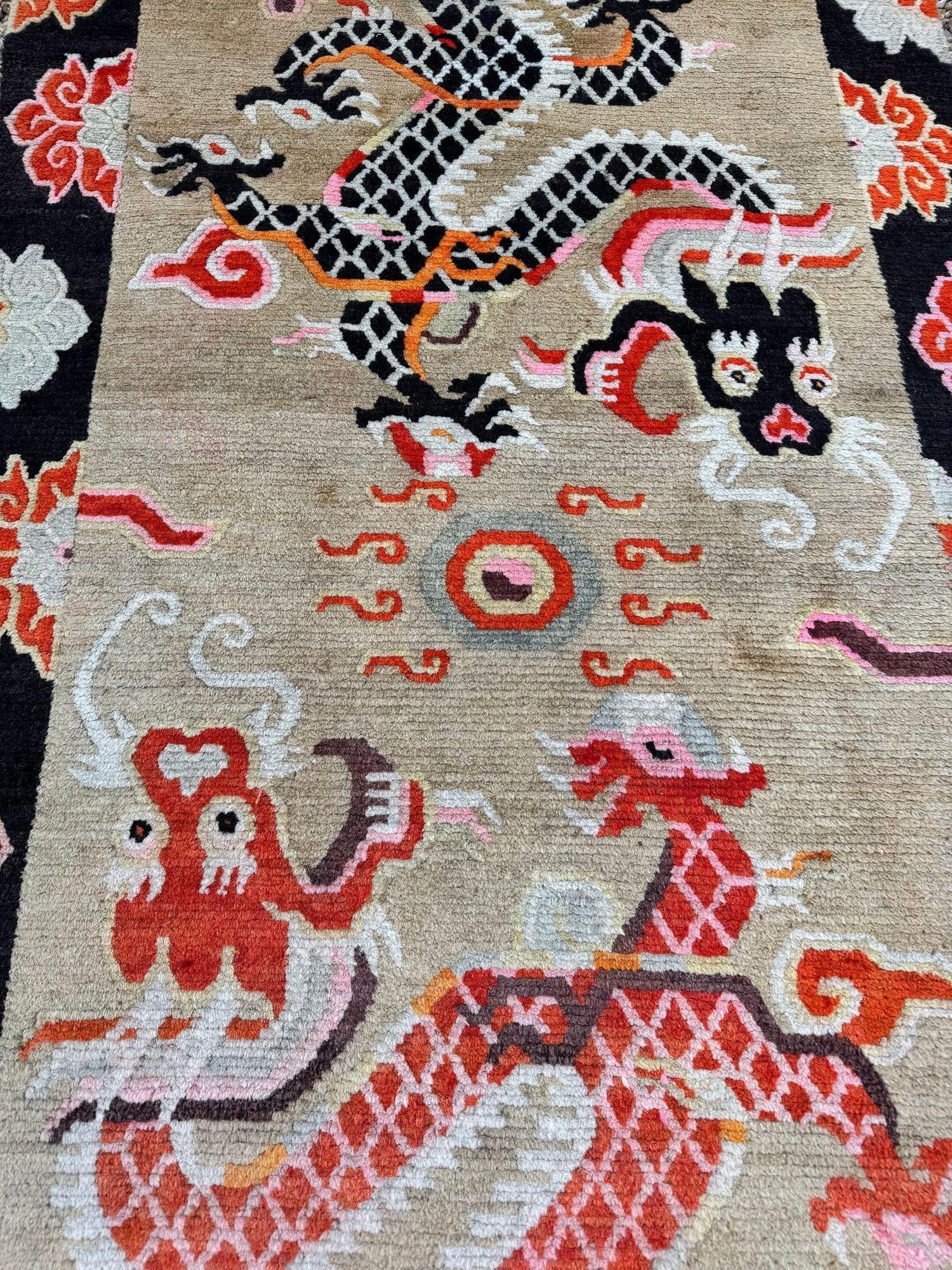 Tapis tibétain ancien de 1,73 m x 0,88 m en vente 3