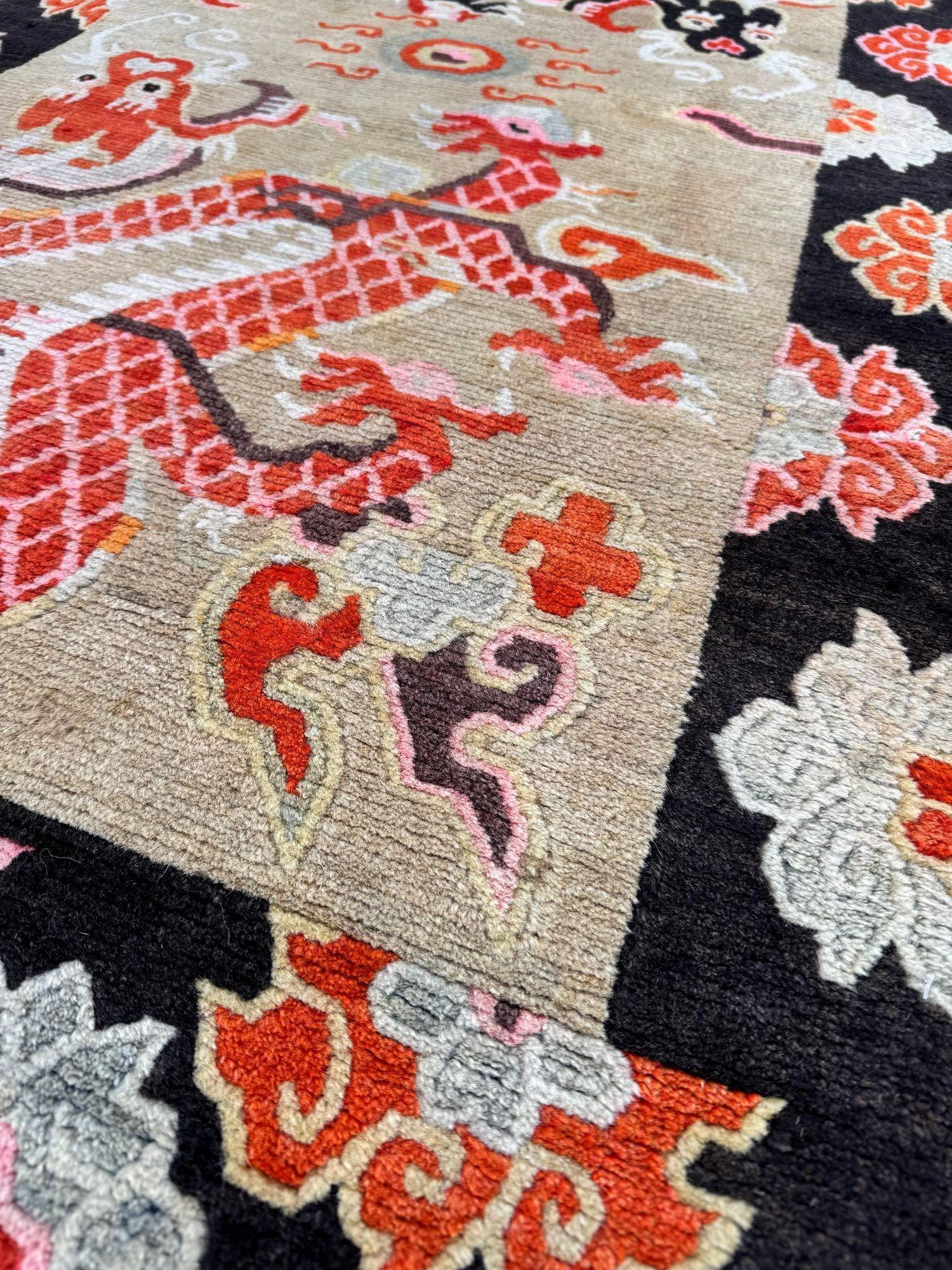 Tapis tibétain ancien de 1,73 m x 0,88 m en vente 4