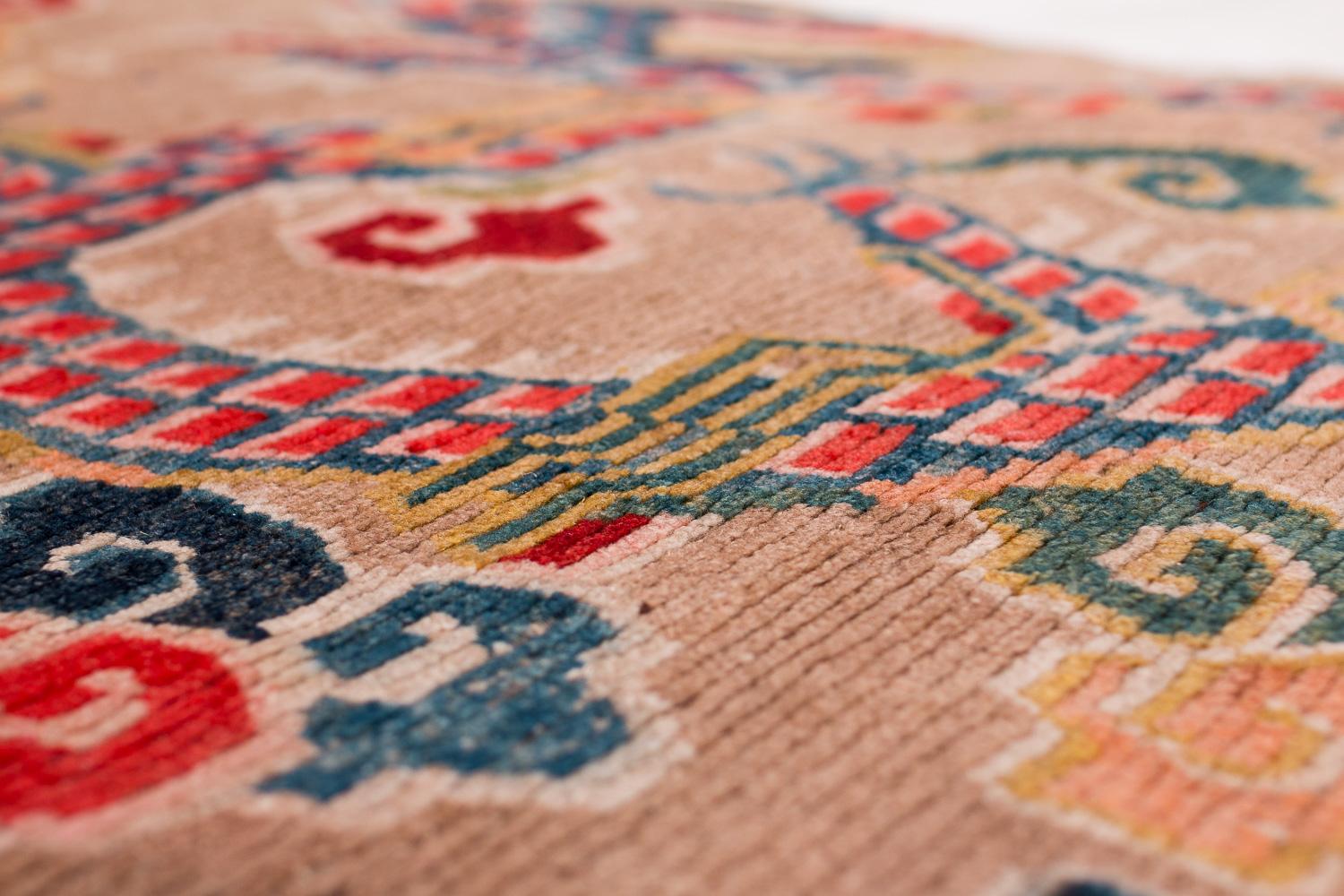 Alfombra Tibetana Antigua Dragones y Nubes Tan Khaden Alfombra Pequeña de Lana en venta 5