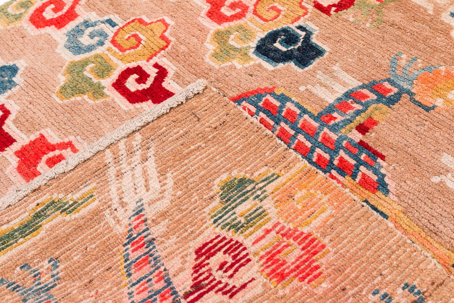 Alfombra Tibetana Antigua Dragones y Nubes Tan Khaden Alfombra Pequeña de Lana Teñido con vegetales en venta