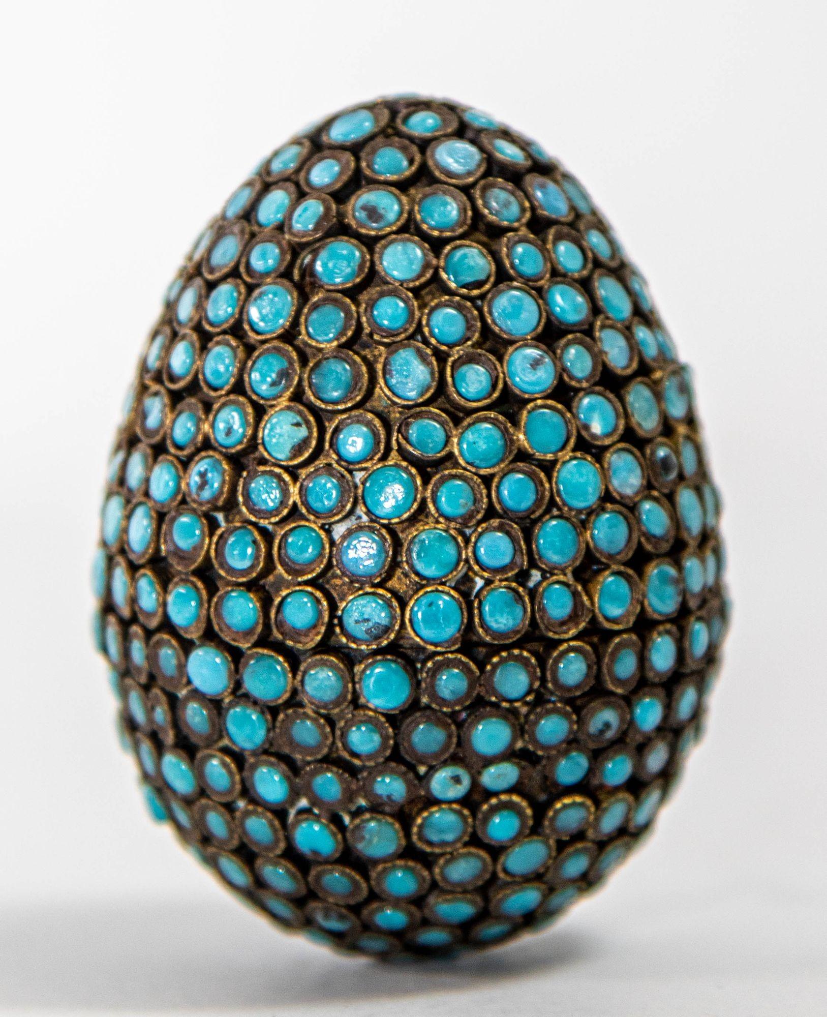 Antike tibetische Eierschachtel in Eiform mit türkisblauer Steinintarsien im Angebot 3