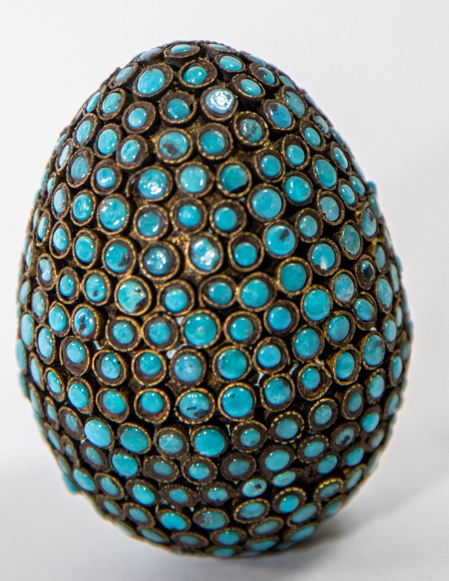 Antike tibetische Eierschachtel in Eiform mit türkisblauer Steinintarsien im Angebot 4