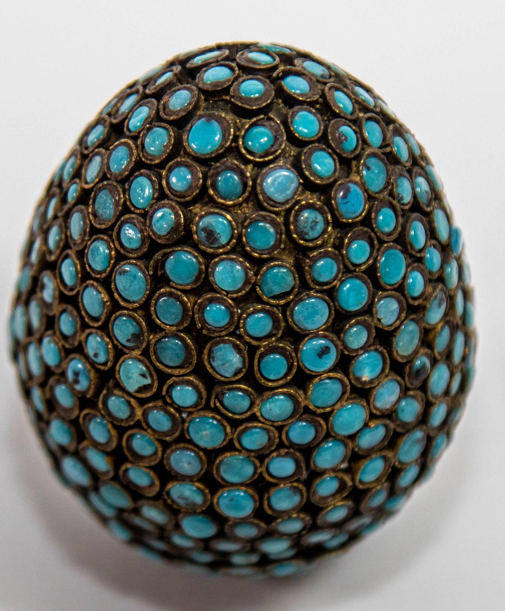 Antike tibetische Eierschachtel in Eiform mit türkisblauer Steinintarsien im Angebot 6