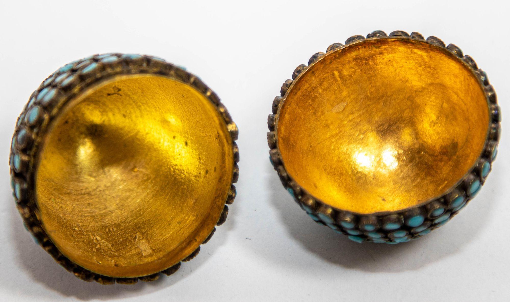 Antike tibetische Eierschachtel in Eiform mit türkisblauer Steinintarsien im Angebot 1