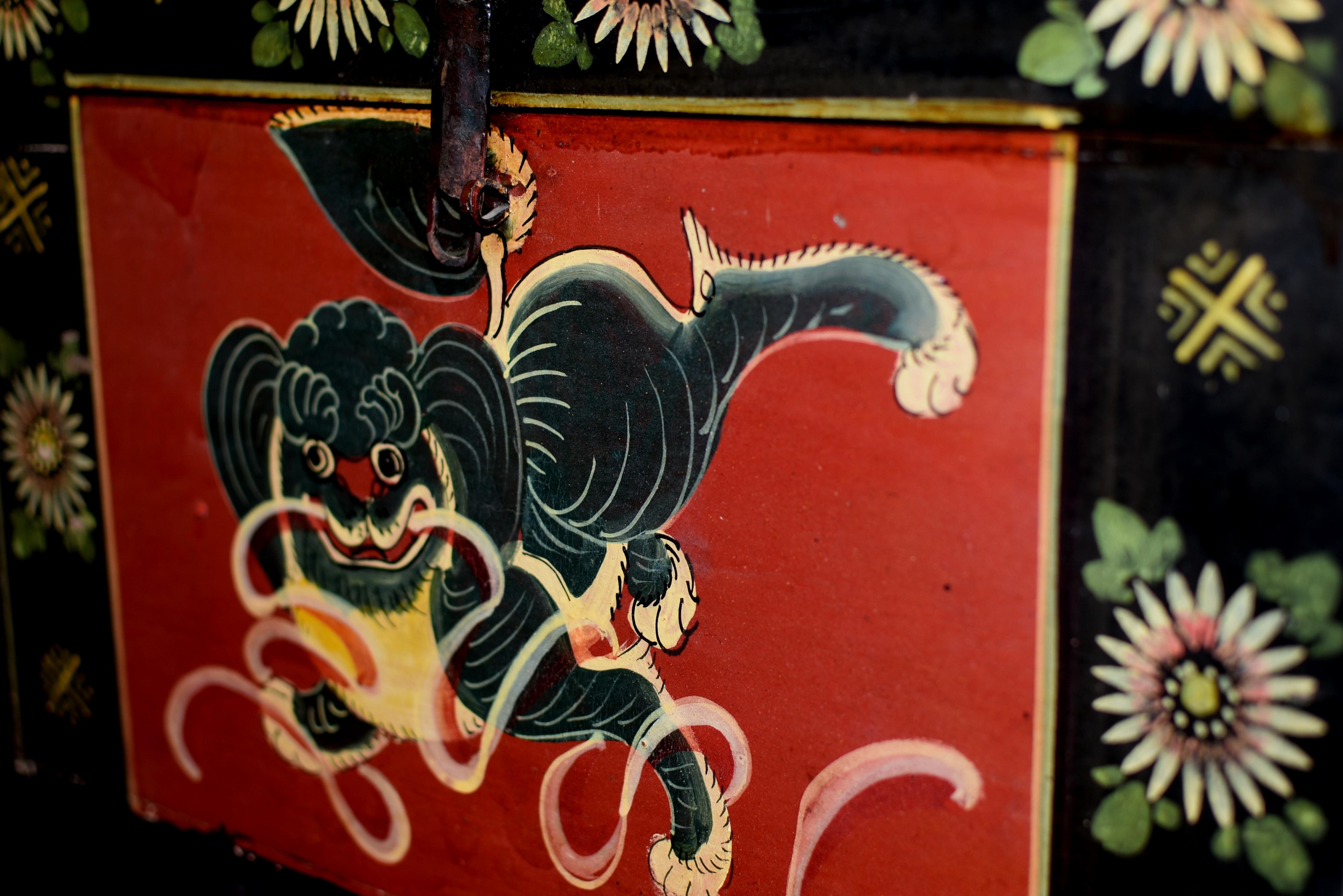 Antique Tibetan Foo Dog Box Hand Painted For Sale 3