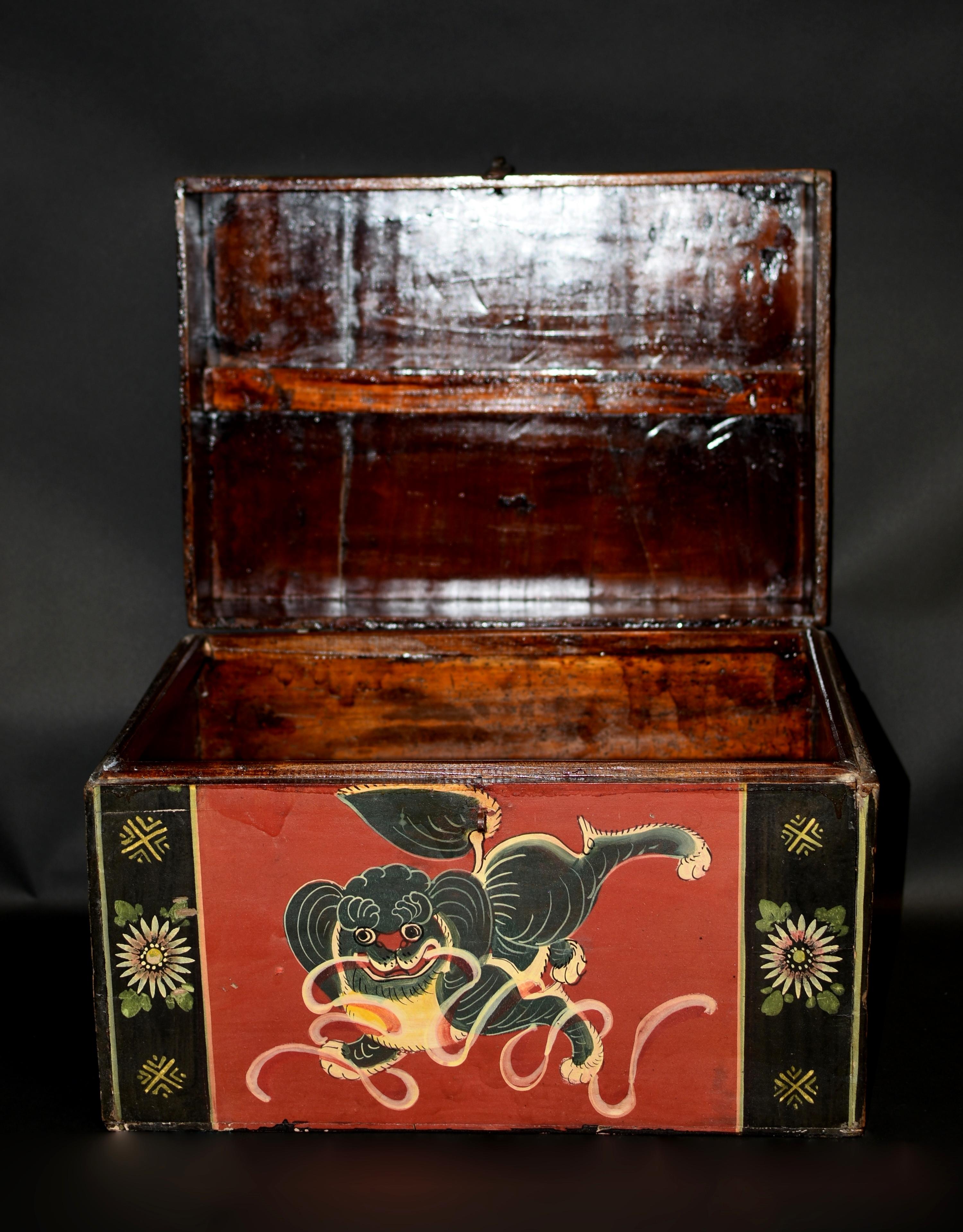 Antique Tibetan Foo Dog Box Hand Painted For Sale 7
