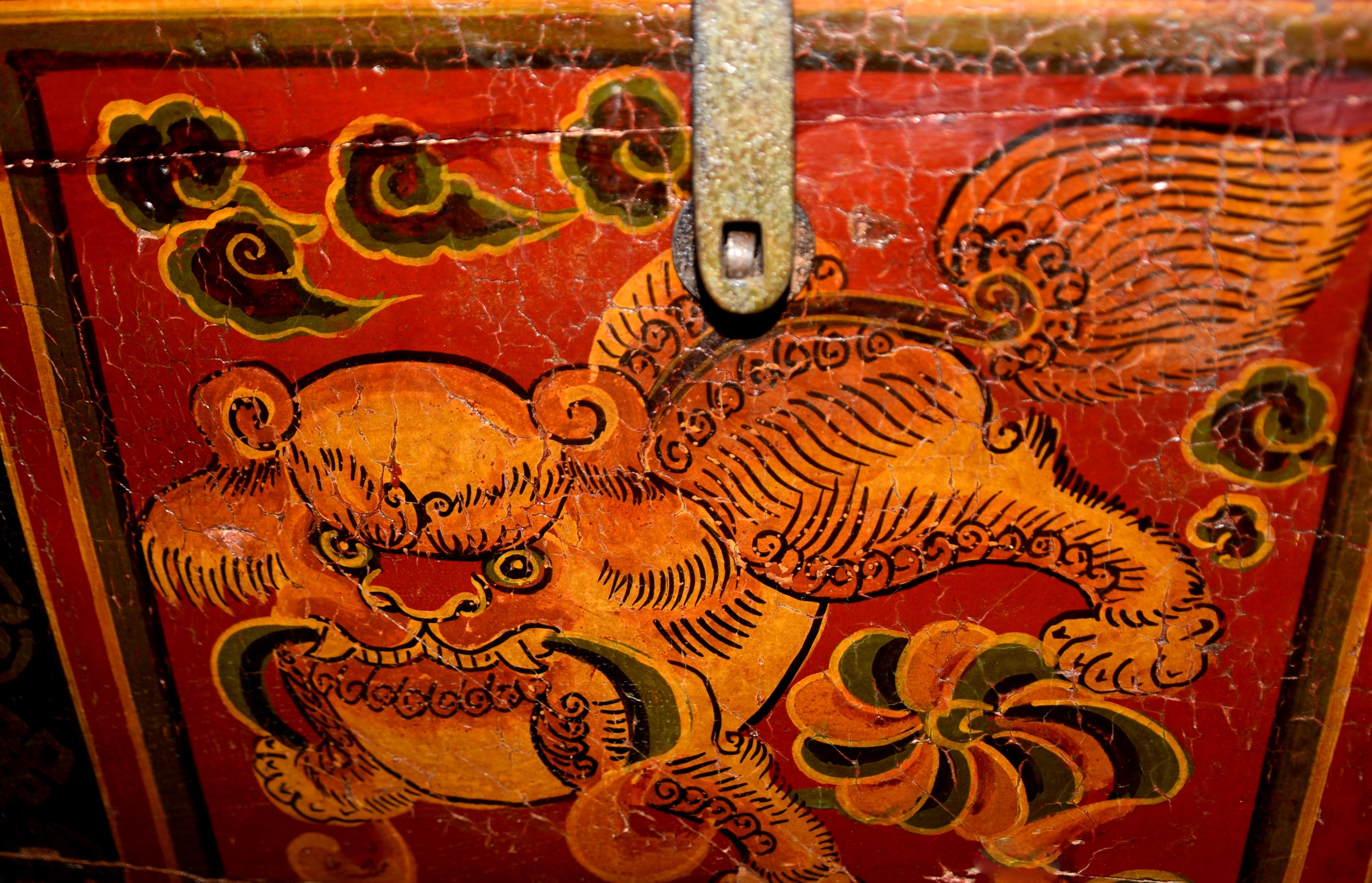 Antique Tibetan Foo Dog Box Hand Painted  In Good Condition In Somis, CA