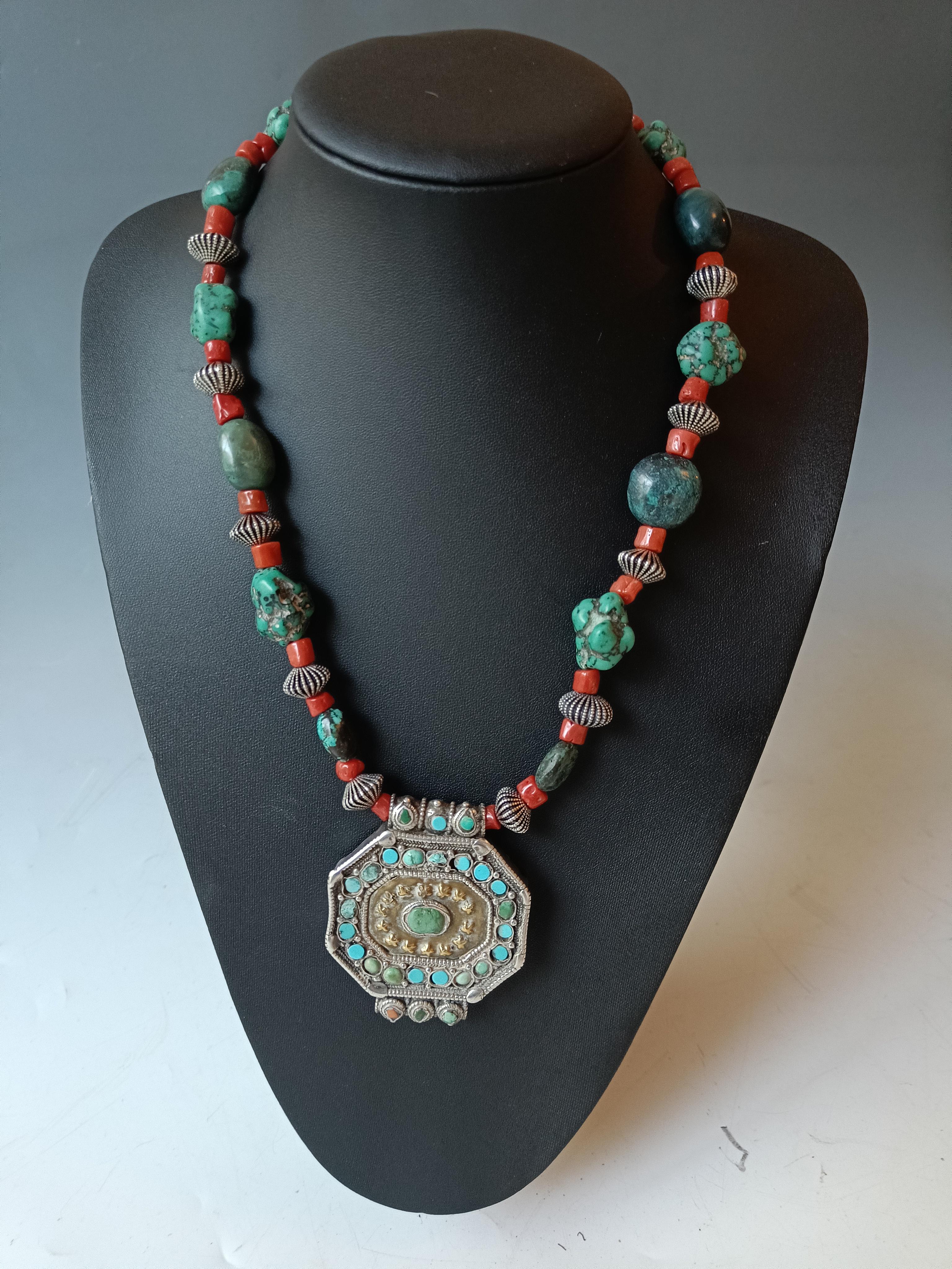Antiguo collar colgante tibetano Gau Box Plata Turquesa Vaciado en venta