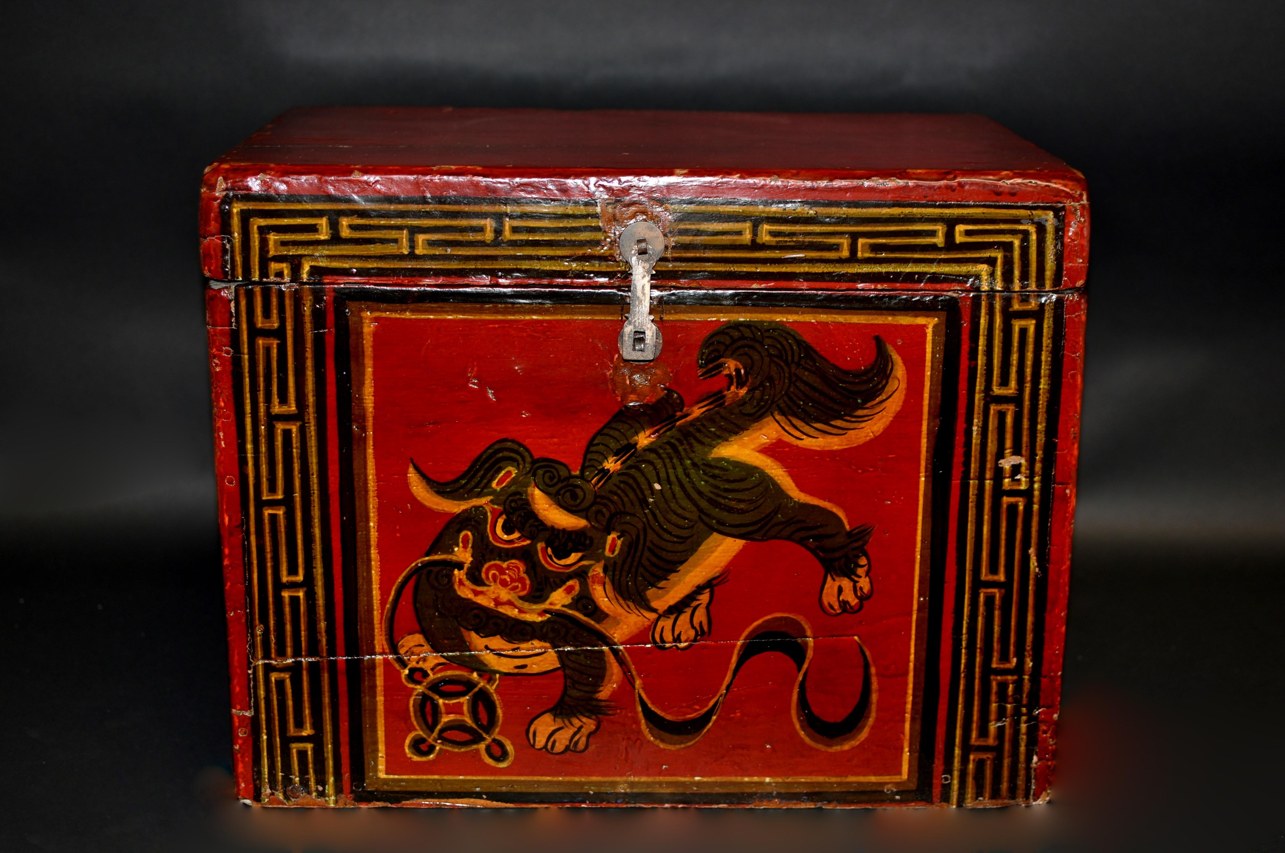 One of the last 2 pieces in our spectacular antique foo dog box collection. This extra large box features a foo dog with big eyes, red lips and wavy mane. Fleshy paws pressing into the ground, big wide mouth holds a ribbon tied onto which an
