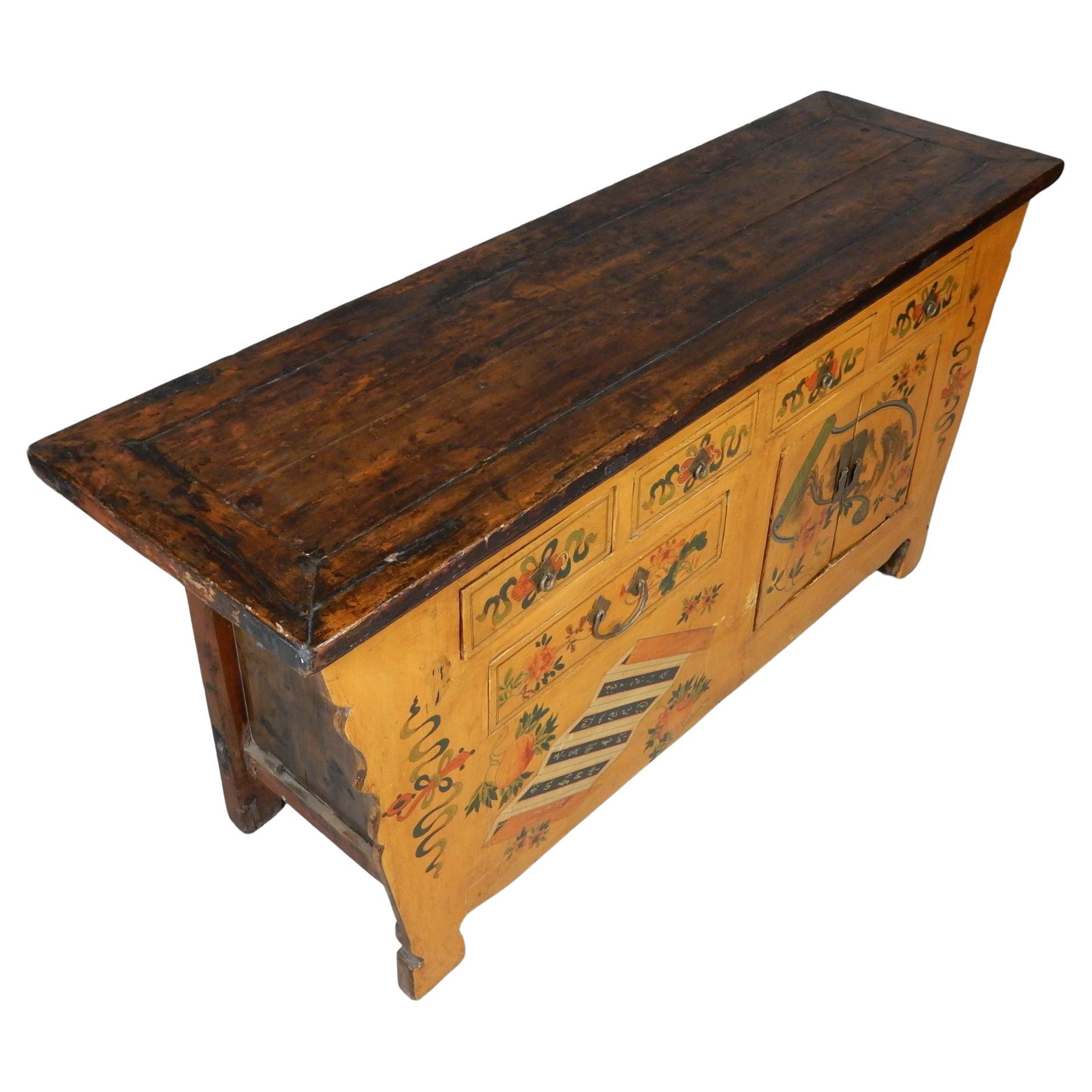 Ancien buffet tibétain peint à la main circa early 20th Century en vente 3