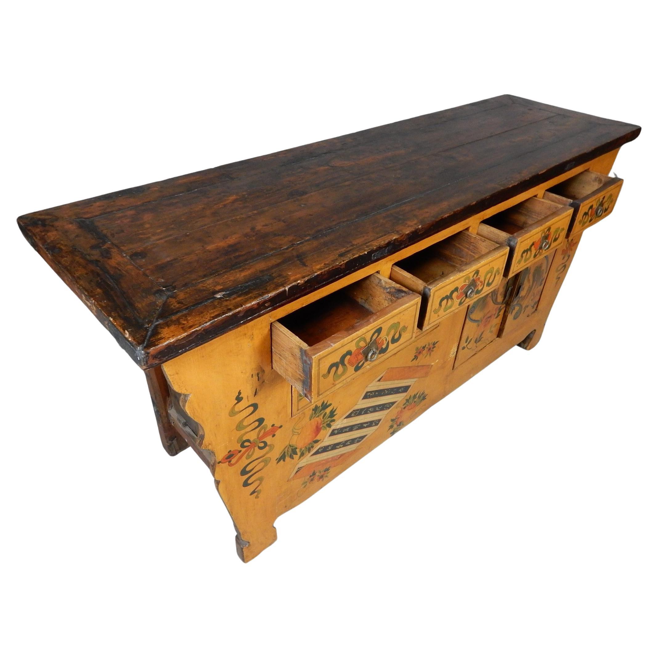 Chinoiseries Ancien buffet tibétain peint à la main circa early 20th Century en vente