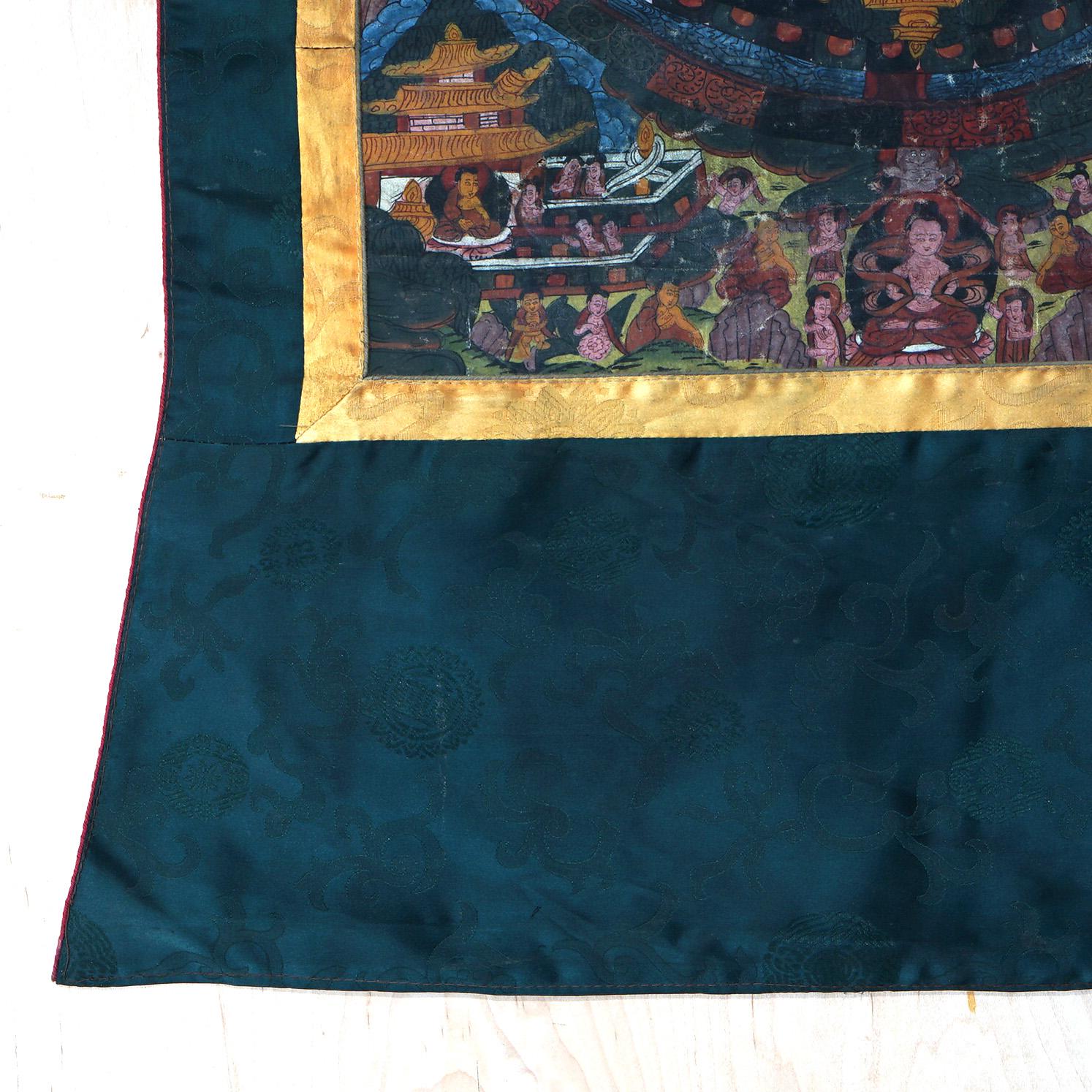 Antike tibetische handbemalte Thangka aus Seide und Leinwand mit Figuren aus Tibet, um 1920 im Angebot 3