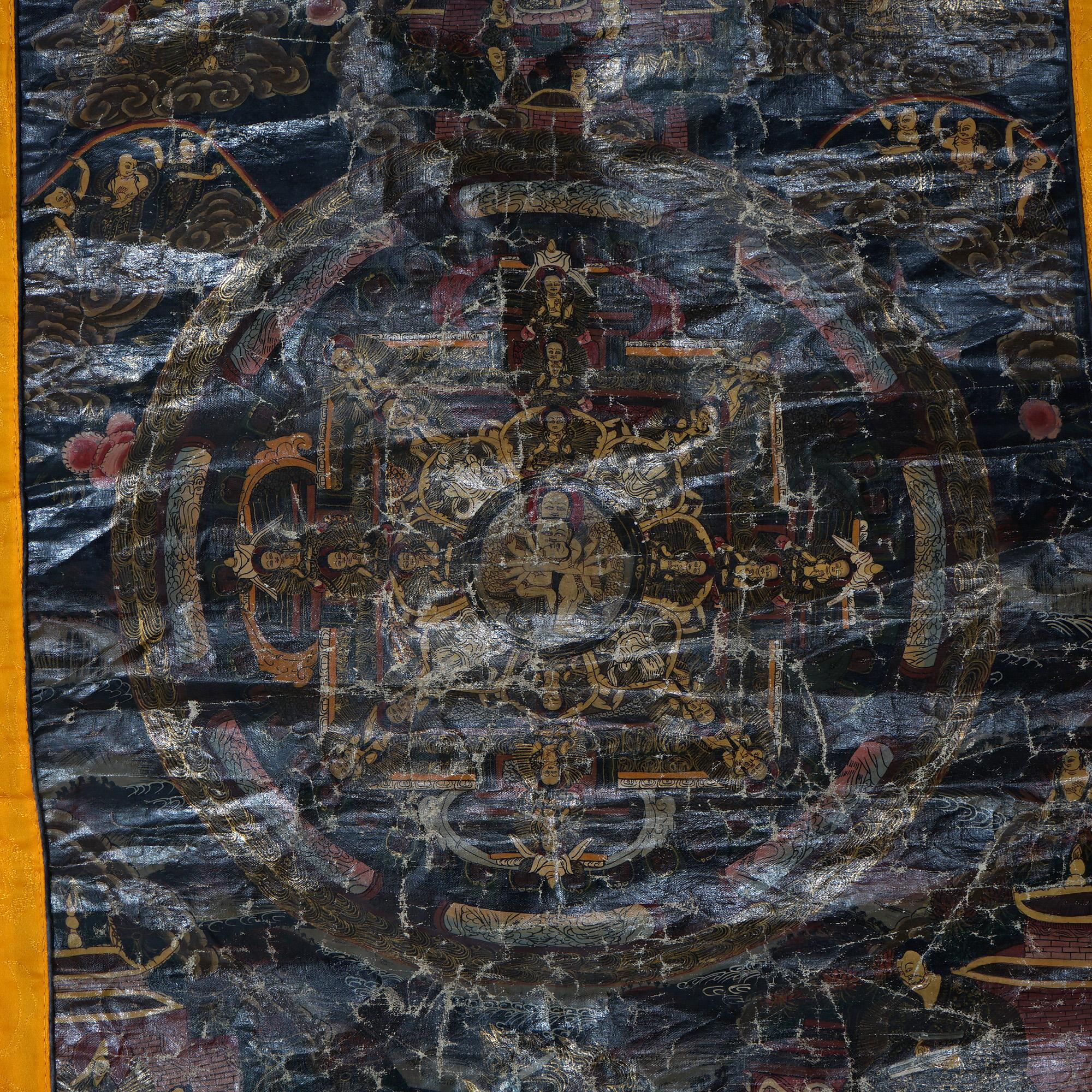 Antike tibetische handbemalte Thangka aus Seide und Leinwand mit Figuren aus Tibet, um 1920 im Angebot 4