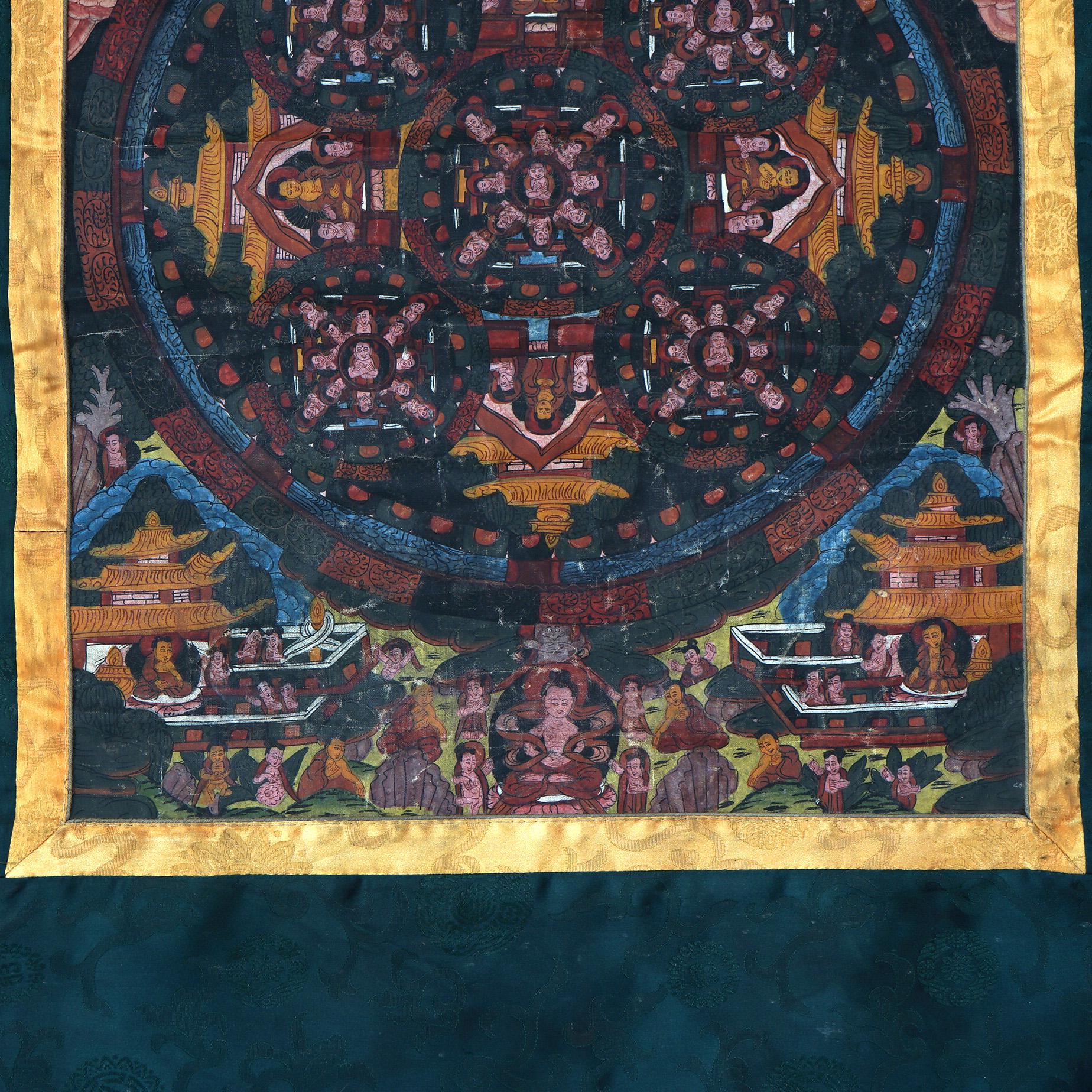 Antike tibetische handbemalte Thangka aus Seide und Leinwand mit Figuren aus Tibet, um 1920 (20. Jahrhundert) im Angebot