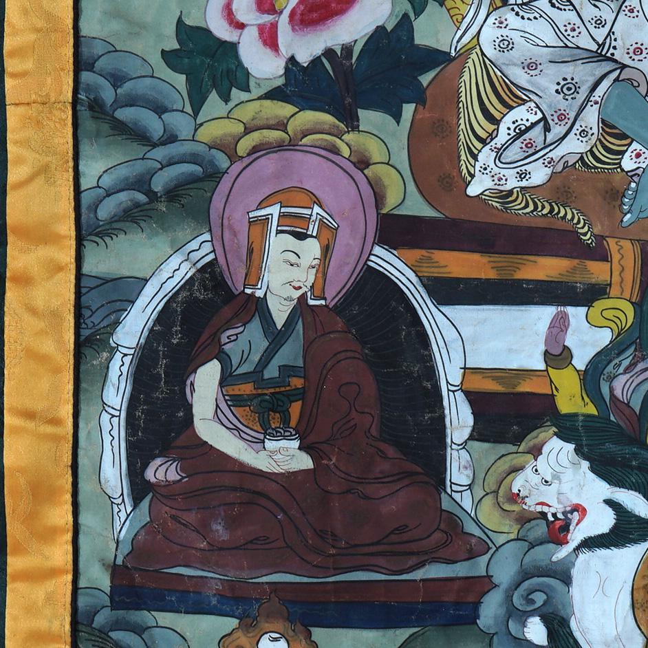 Antike tibetische handbemalte Thangka aus Seide und Leinwand mit Figuren aus Tibet, um 1920 im Angebot 1