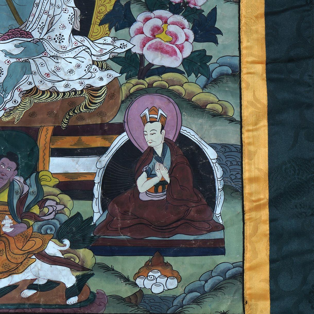 Antike tibetische handbemalte Thangka aus Seide und Leinwand mit Figuren aus Tibet, um 1920 im Angebot 2