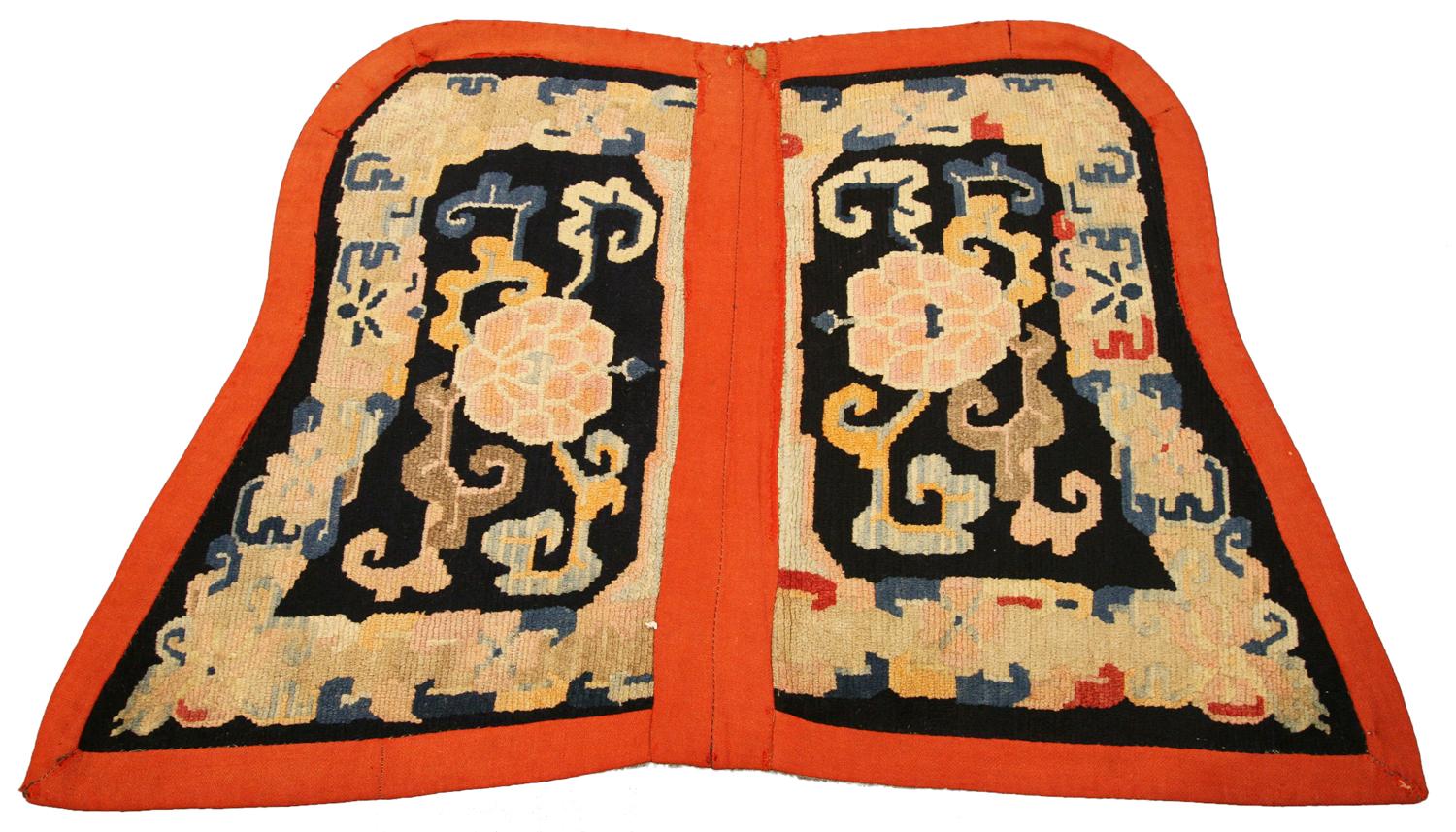 Tibétain Tapis tibétain ancien en laine à motif de fleurs de lotus, 1880-1900 en vente