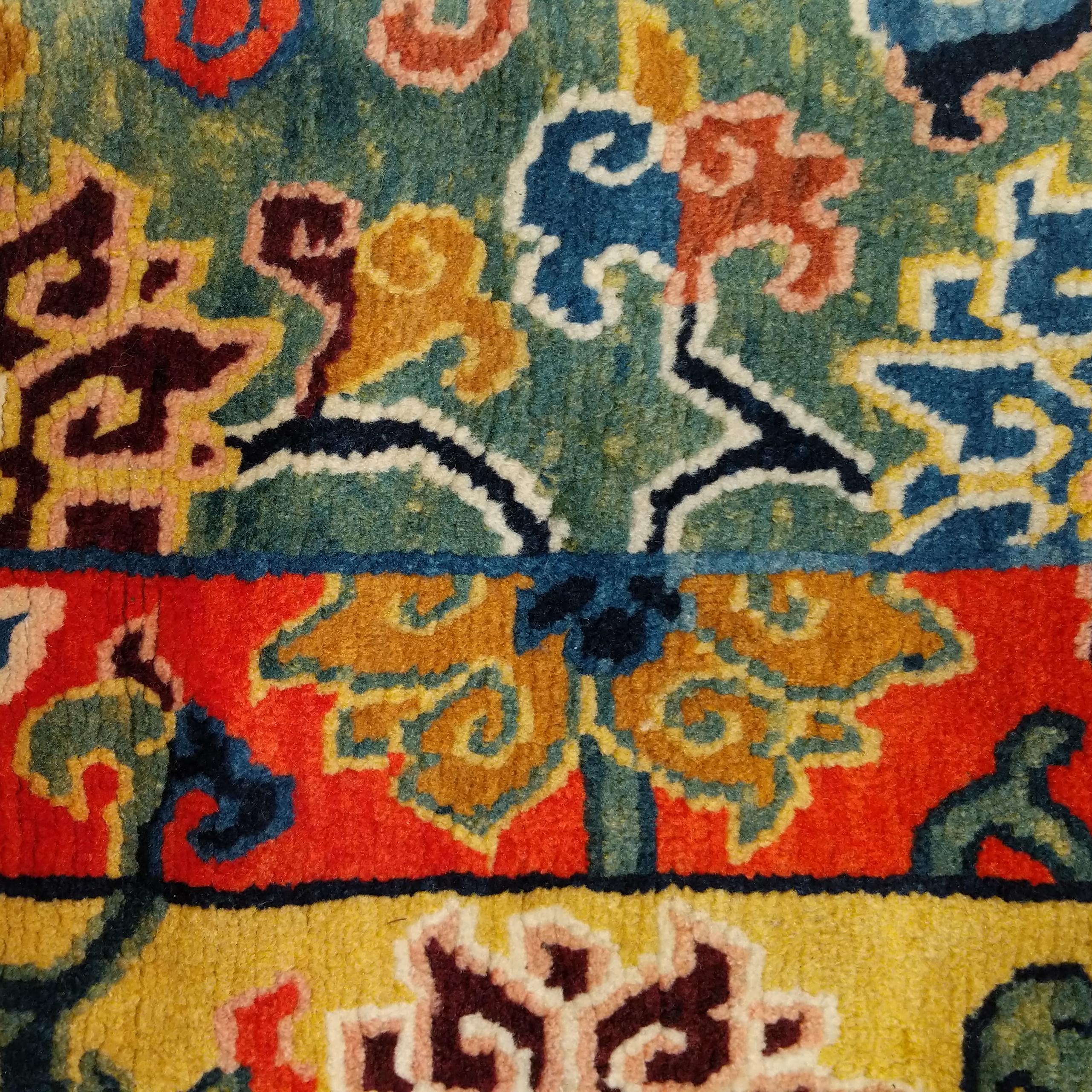 Antique Tibetan Meditation Rug for a High Lama In Good Condition For Sale In Milan, IT