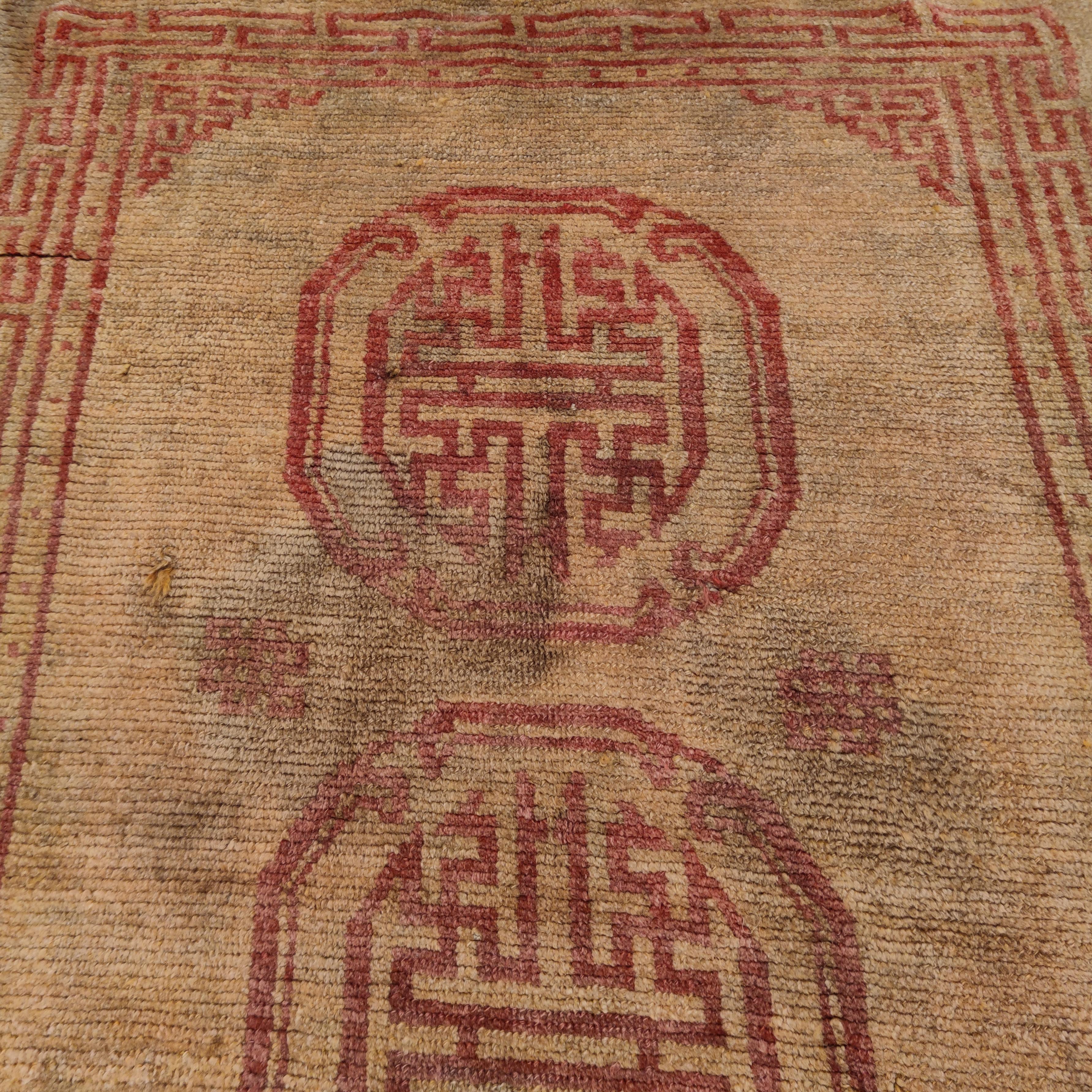 Antiker tibetischer Meditationsteppich mit drei Mandalas (Tibetisch) im Angebot