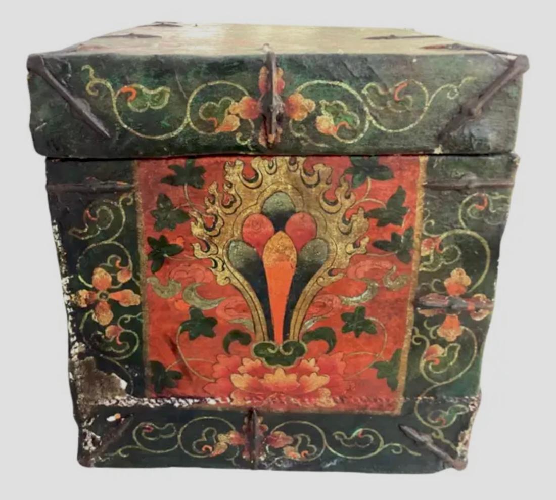 Antique Tibetan Painted Leather And Iron Chest or Trunk In Good Condition For Sale In Bradenton, FL