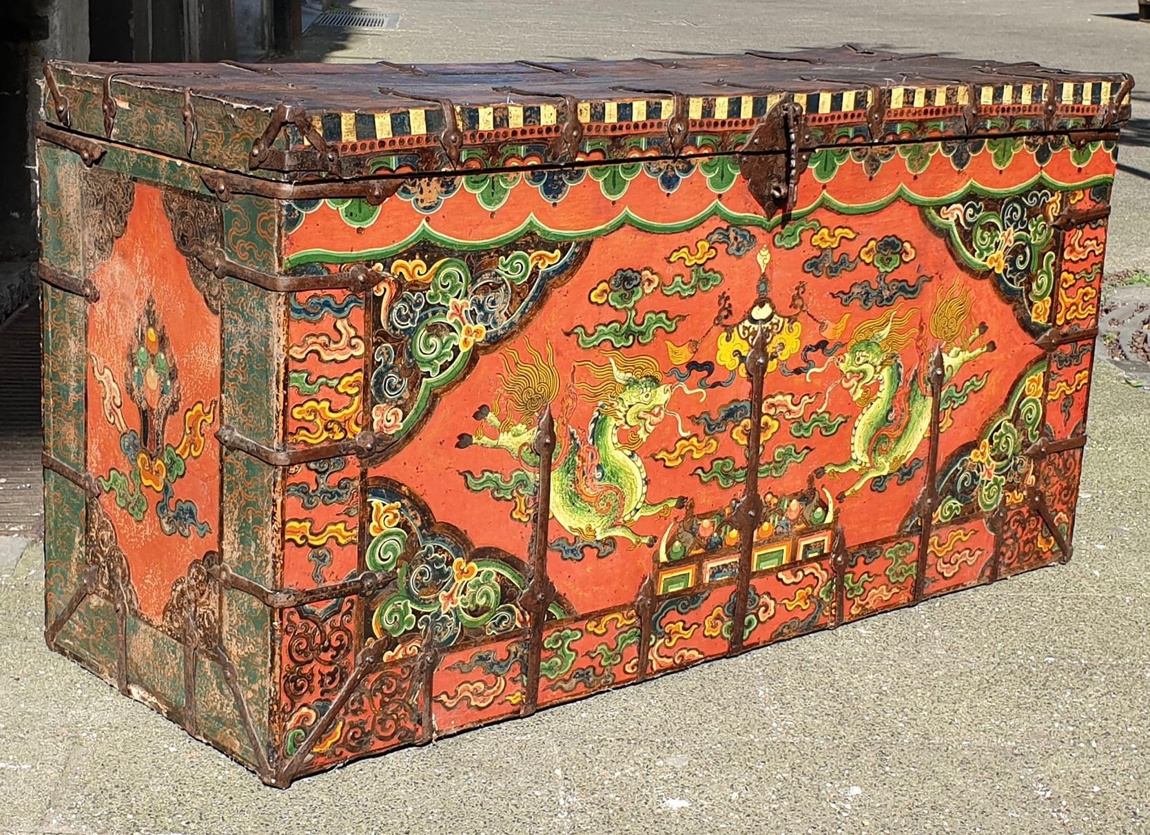 Antique Tibetan Polychrome Decorated Lift Top Trunk For Sale 2
