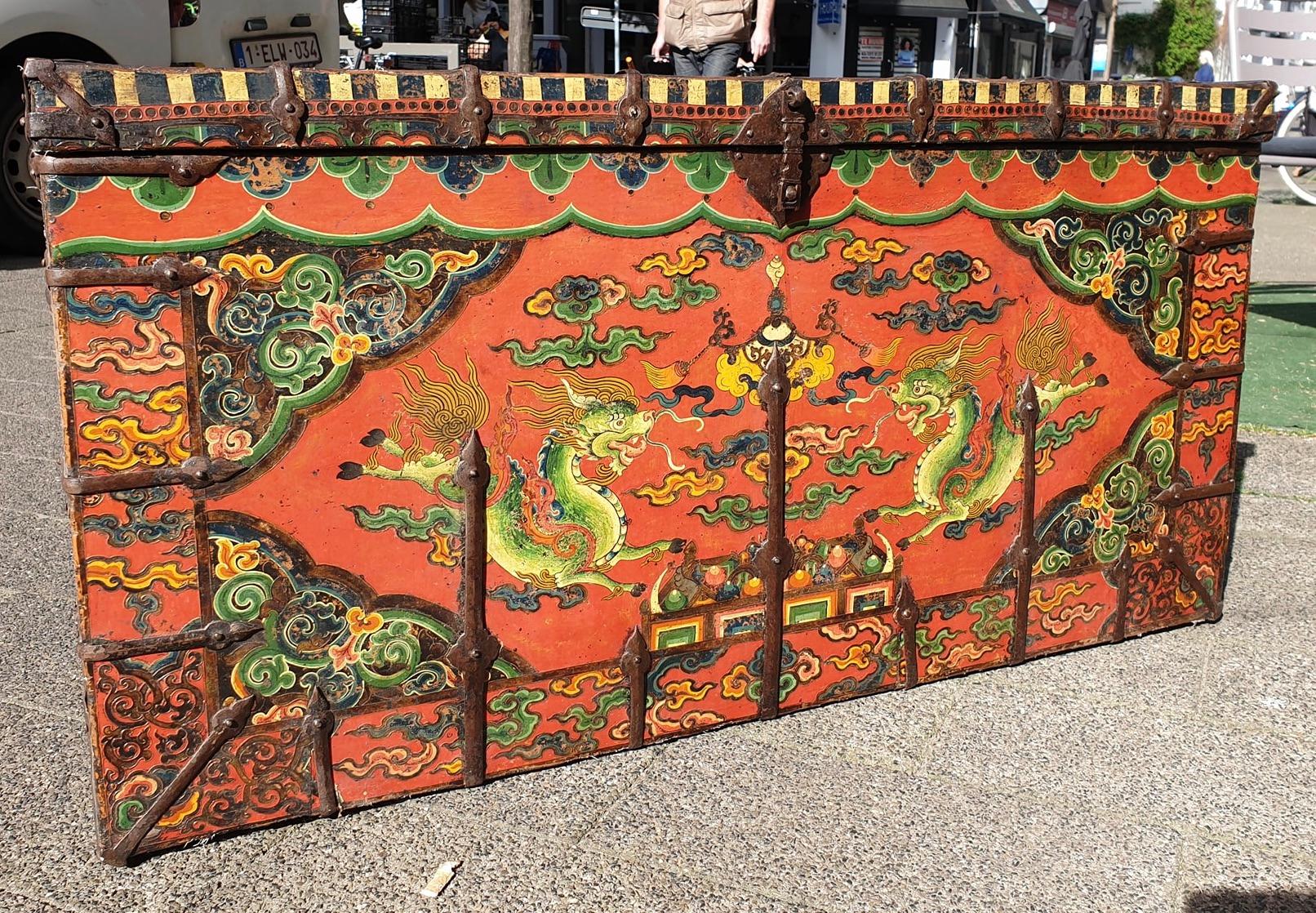Antique Tibetan Polychrome Decorated Lift Top Trunk For Sale 1