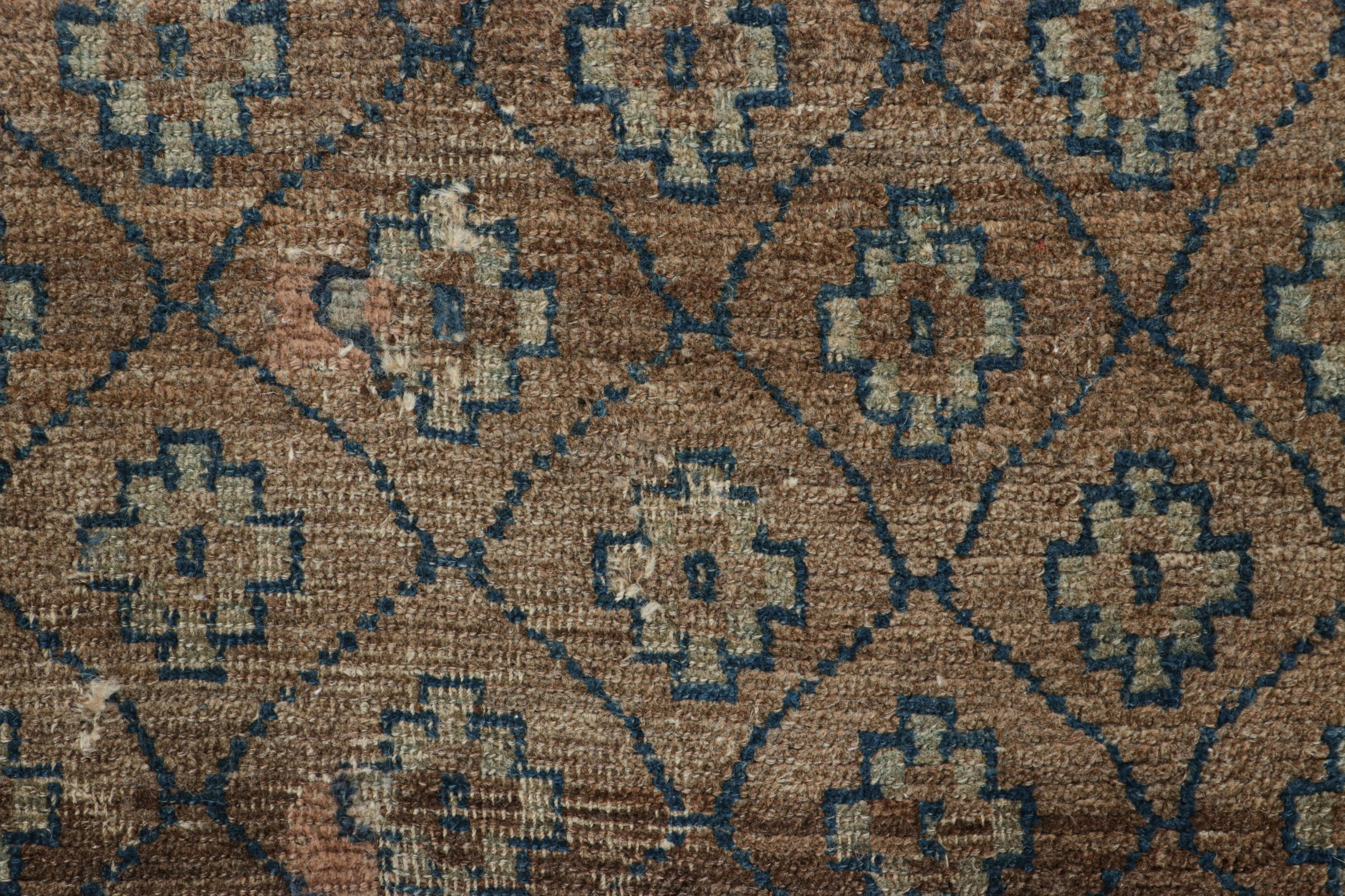 Antikes tibetisches Teppichfragment in Brown mit Blumenmustern - Rug & Kilim (Tibetisch) im Angebot