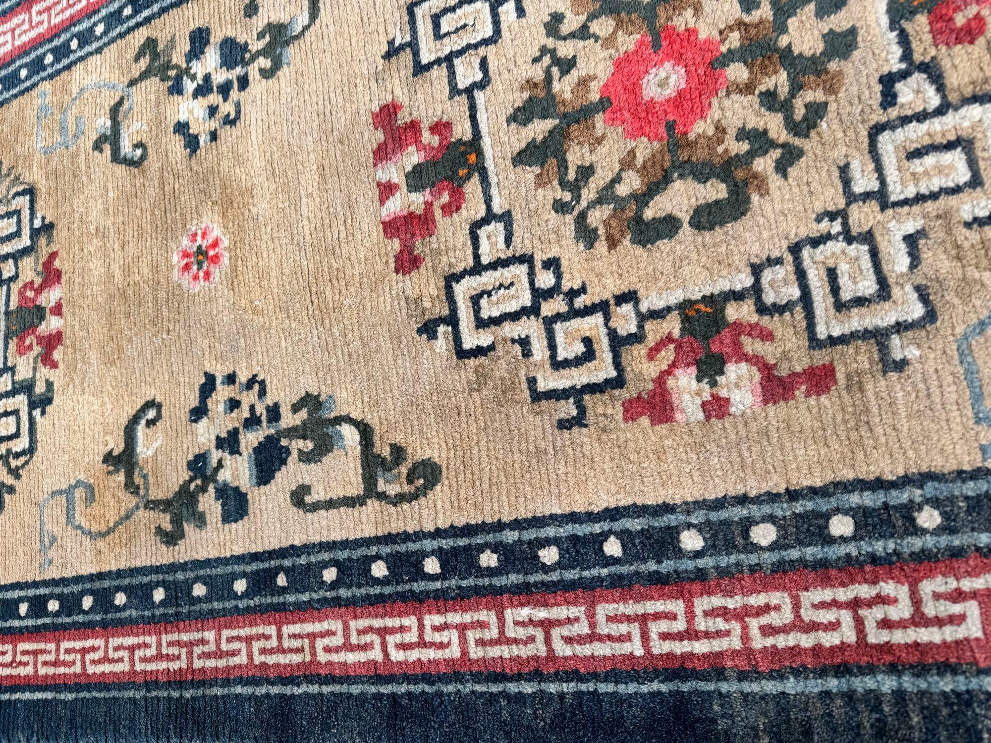 Chemin de table tibétain antique 4.03m x 0.81m en vente 5