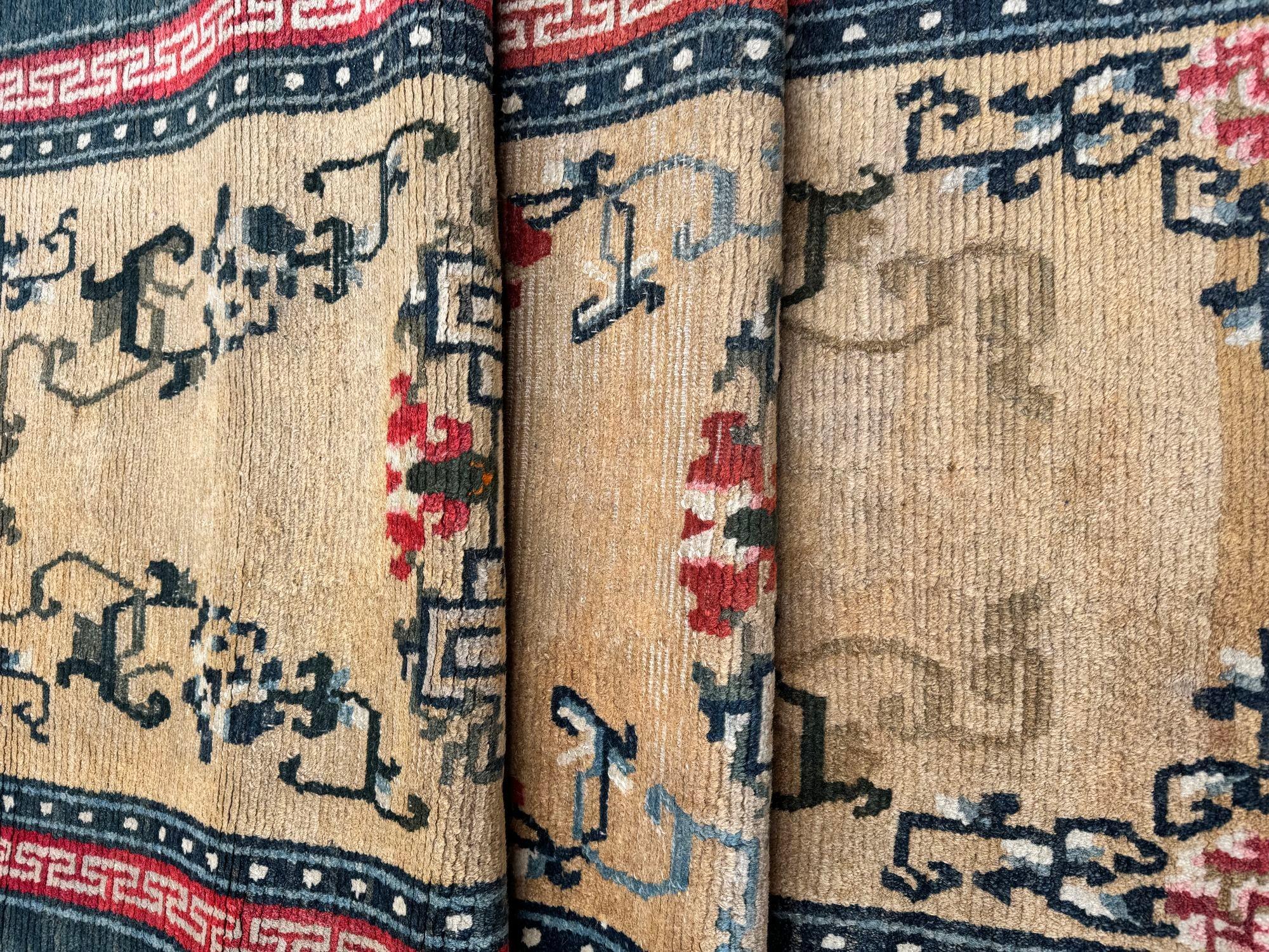 Chemin de table tibétain antique 4.03m x 0.81m en vente 6