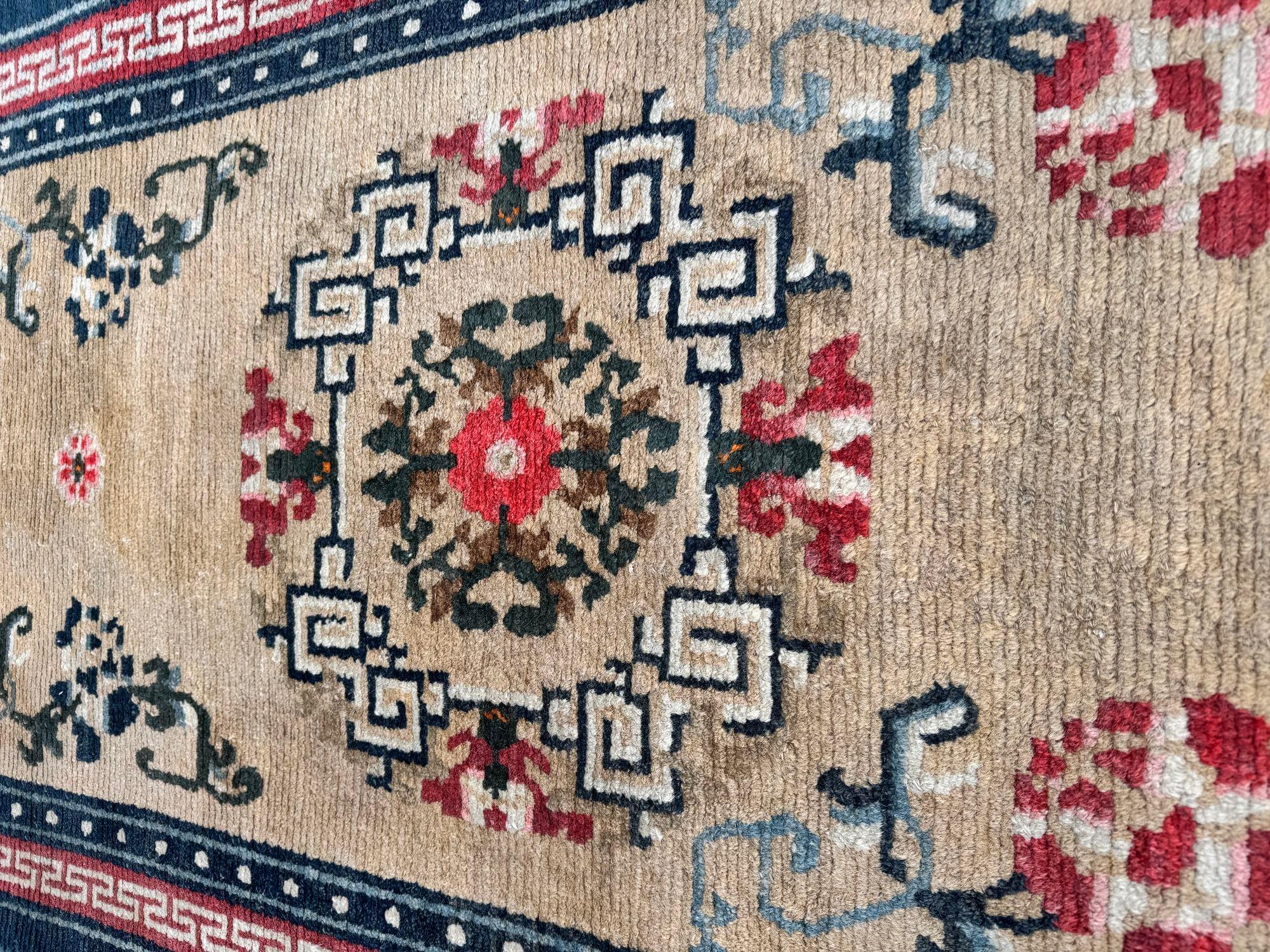 Chemin de table tibétain antique 4.03m x 0.81m en vente 8