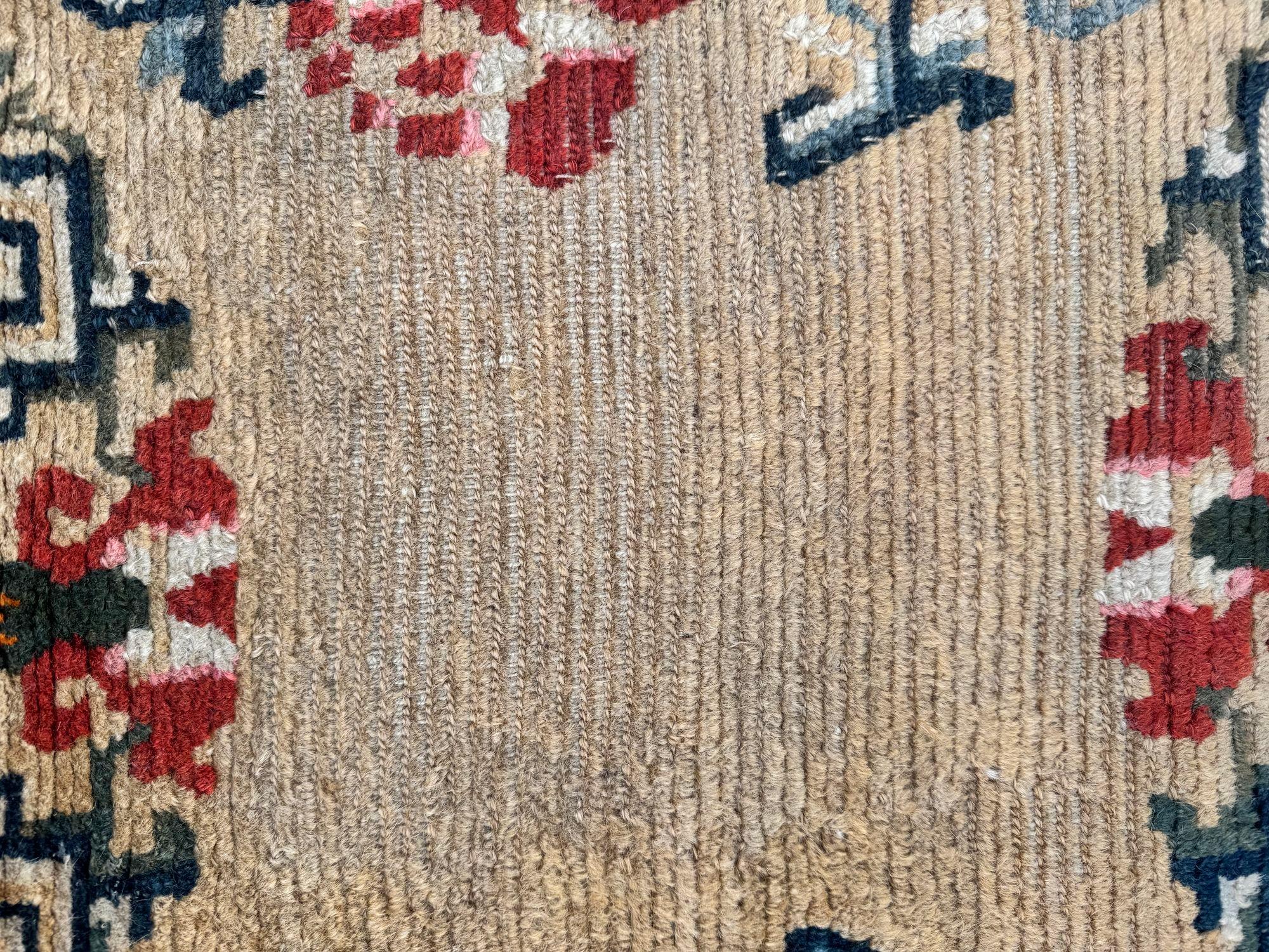 Chemin de table tibétain antique 4.03m x 0.81m en vente 15