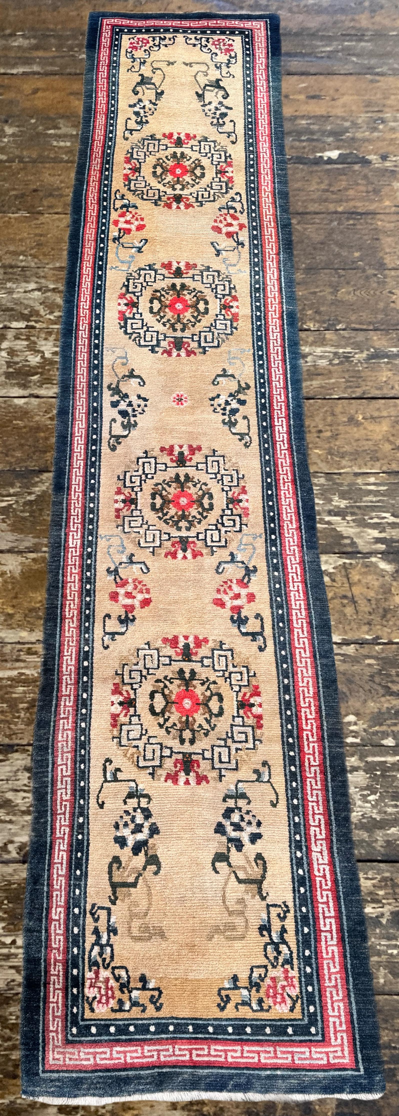Début du 20ème siècle Chemin de table tibétain antique 4.03m x 0.81m en vente