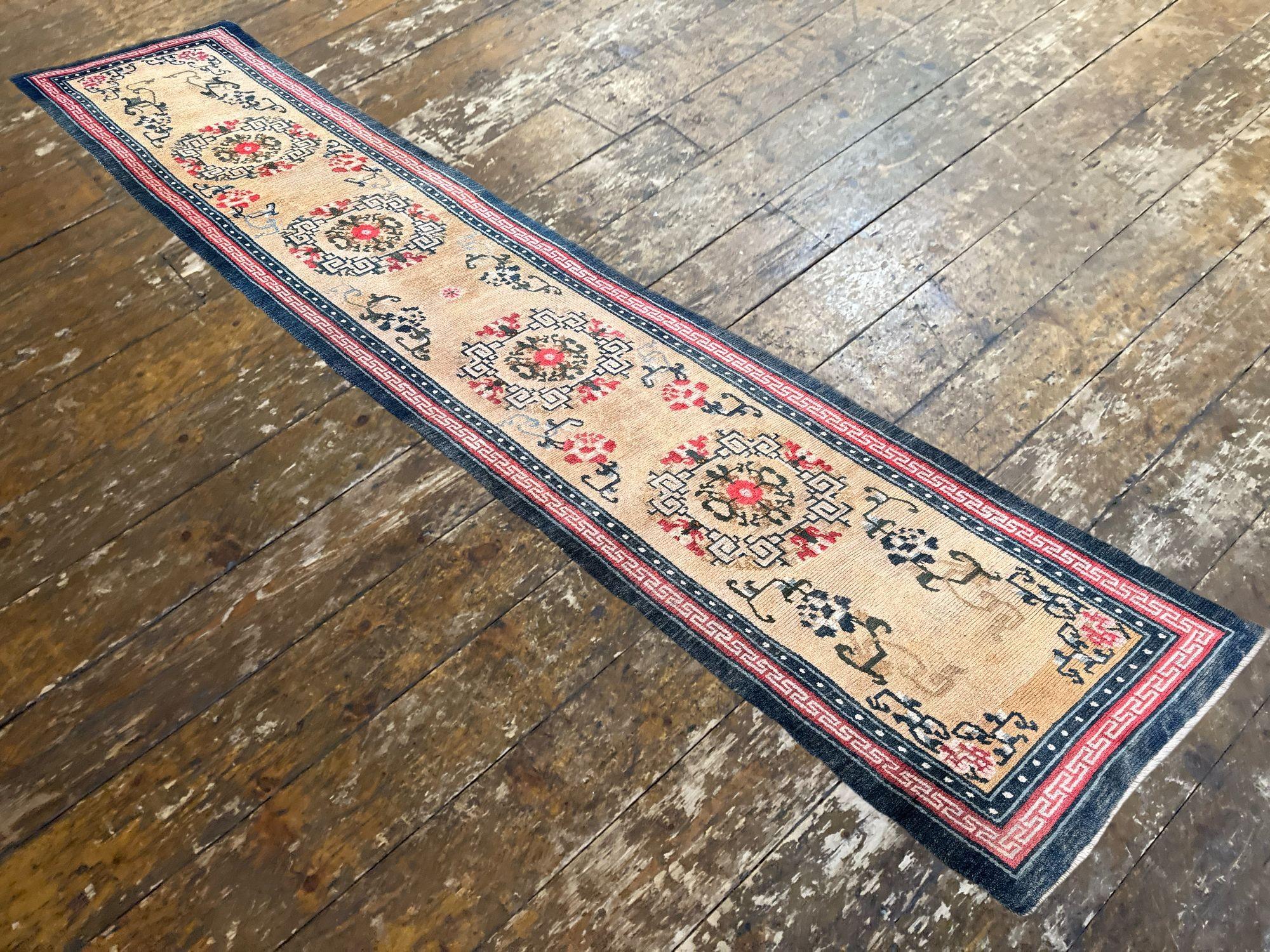 Laine Chemin de table tibétain antique 4.03m x 0.81m en vente