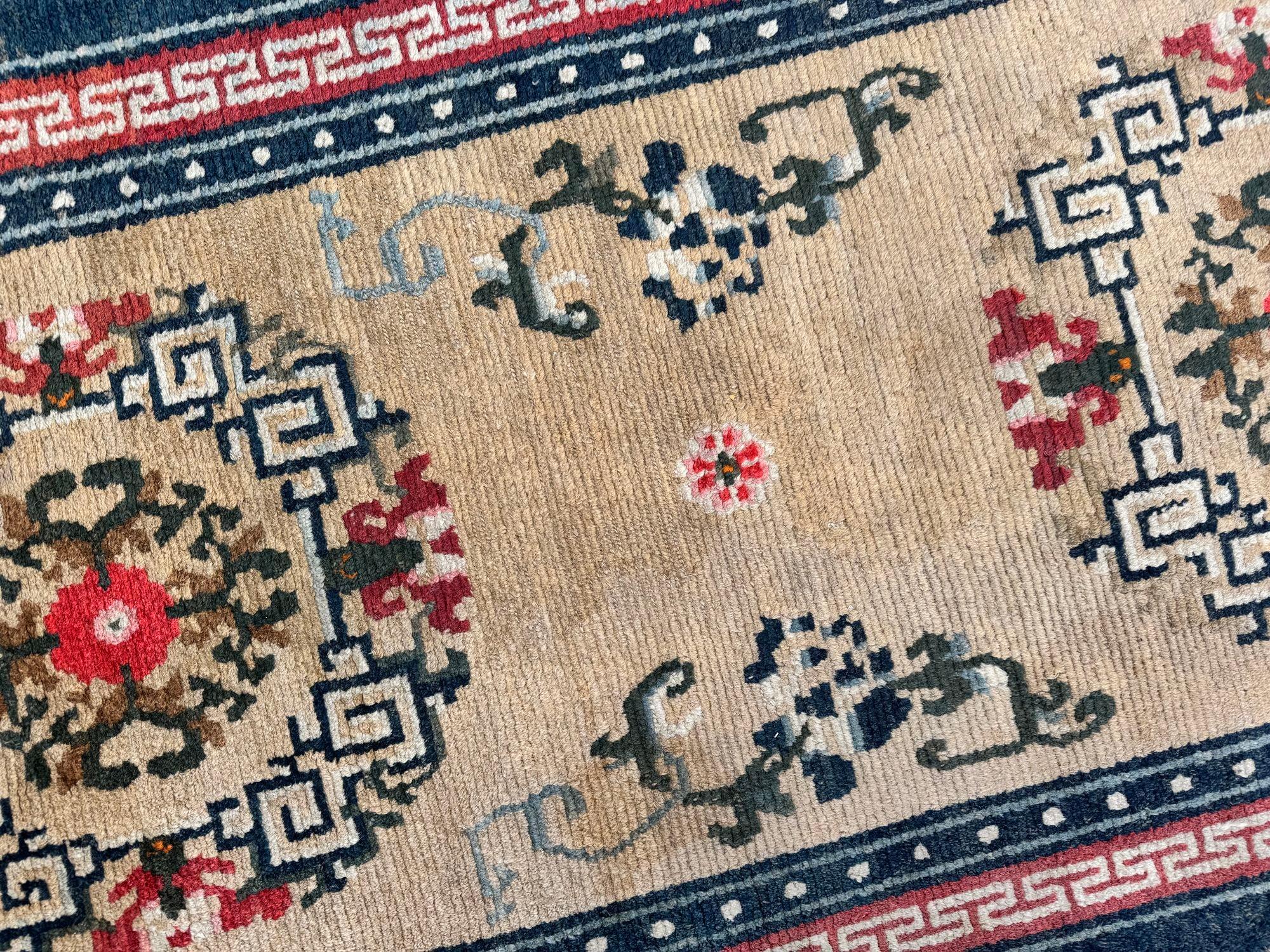 Chemin de table tibétain antique 4.03m x 0.81m en vente 2