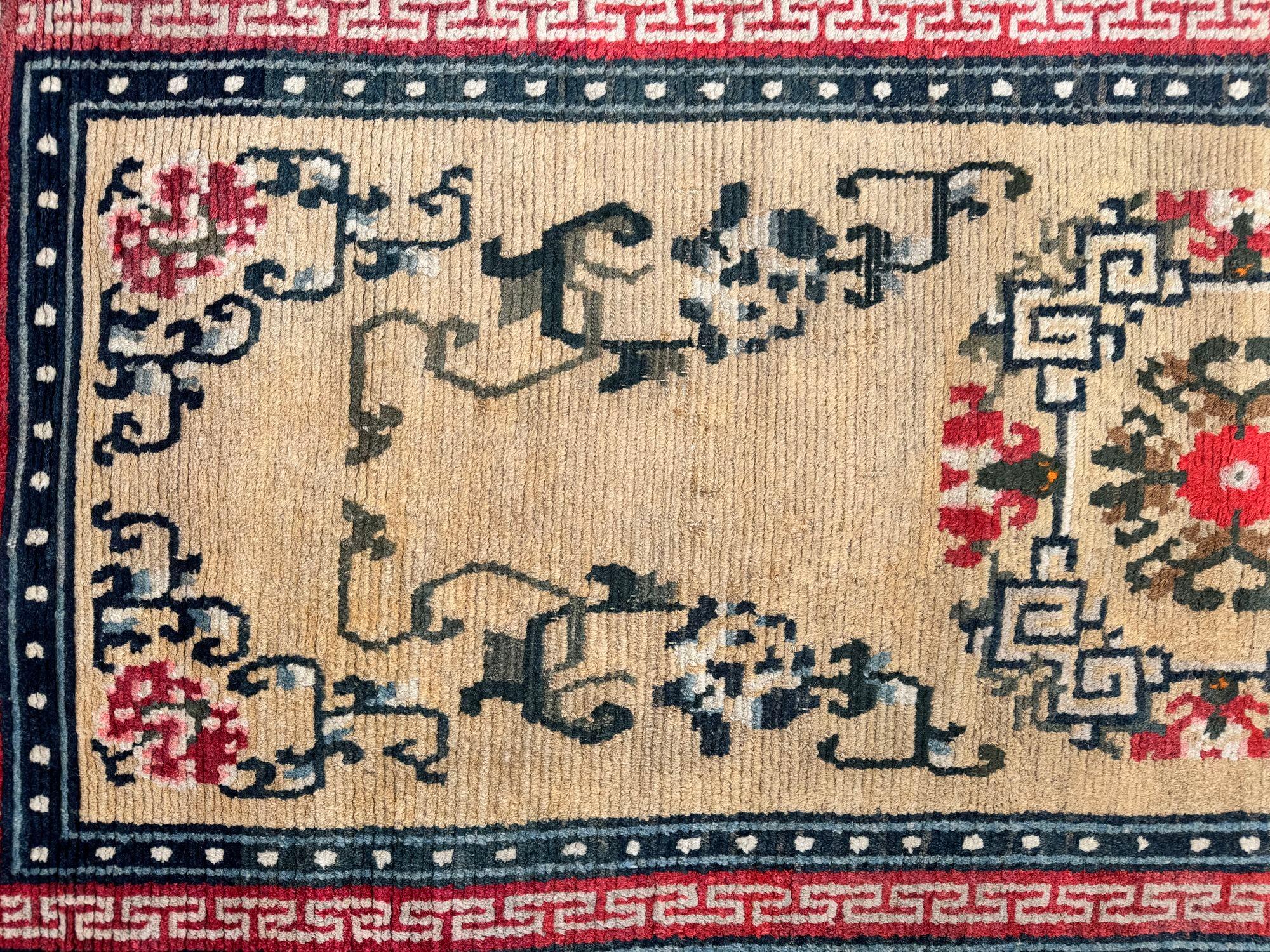 Chemin de table tibétain antique 4.03m x 0.81m en vente 3